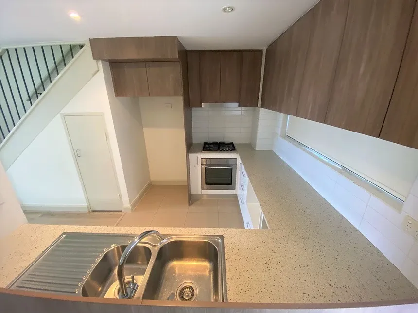15C/541 Pembroke Road — photo 3 of 8