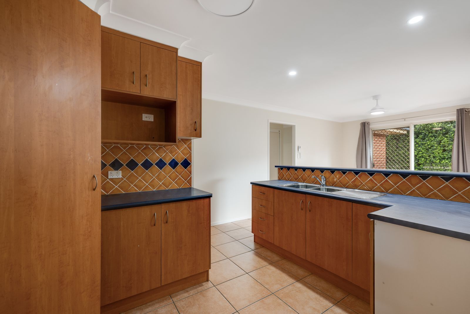 Unit 1/392 Stenner Street, Kearneys Spring, QLD 4350