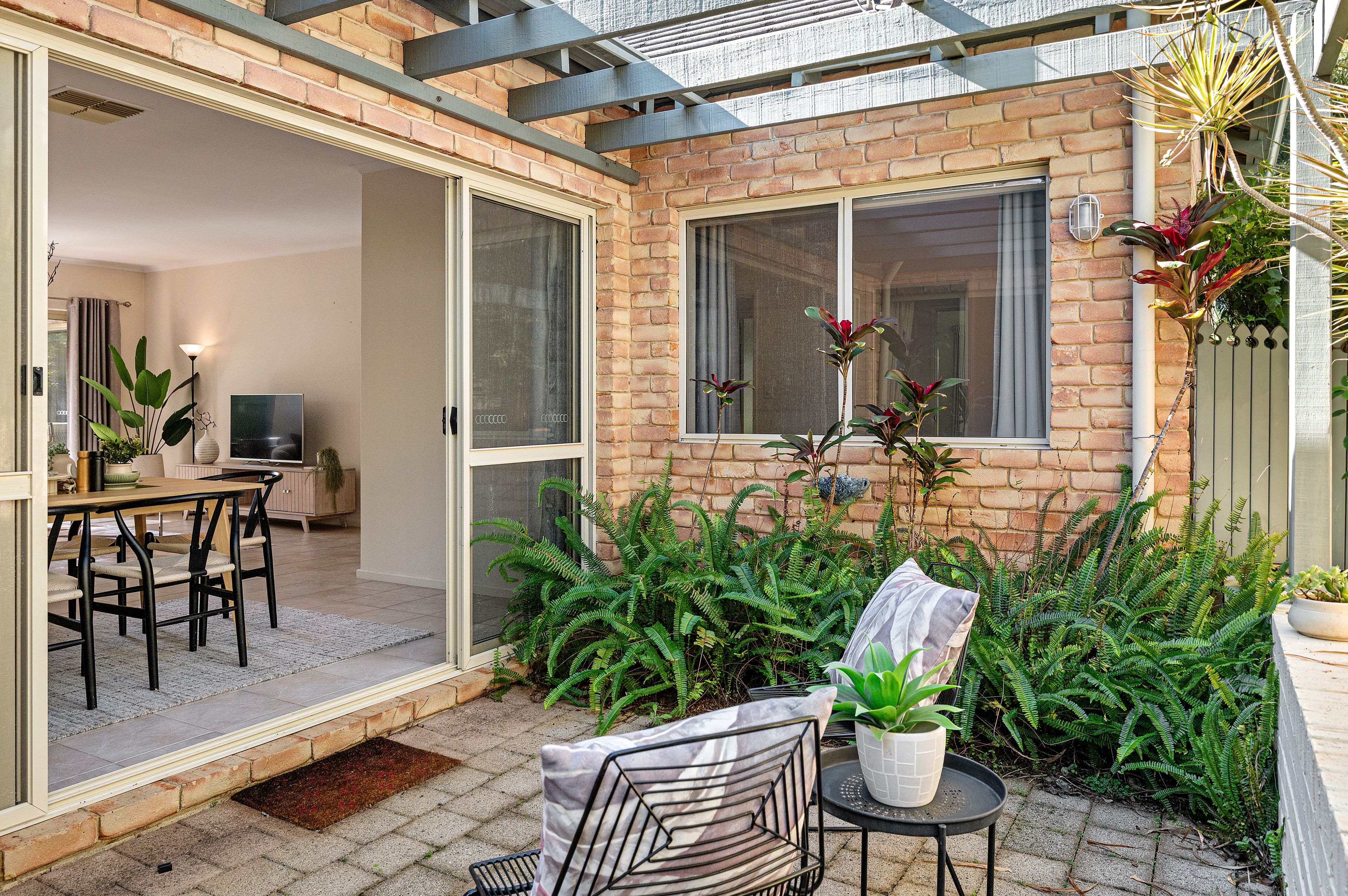 53 Bournemouth Crescent — photo 11 of 19