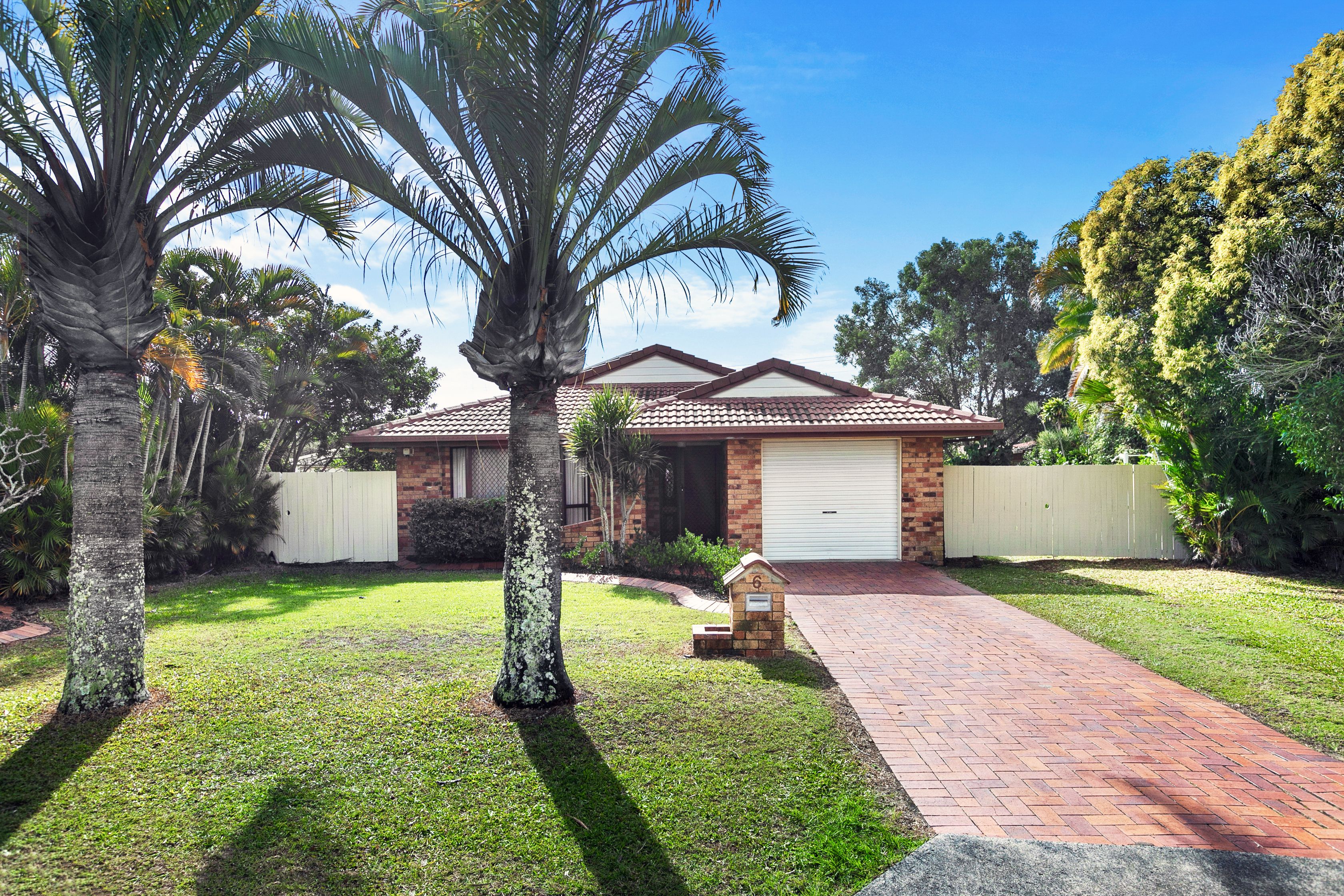 6 Dean Court, Urraween QLD 4655