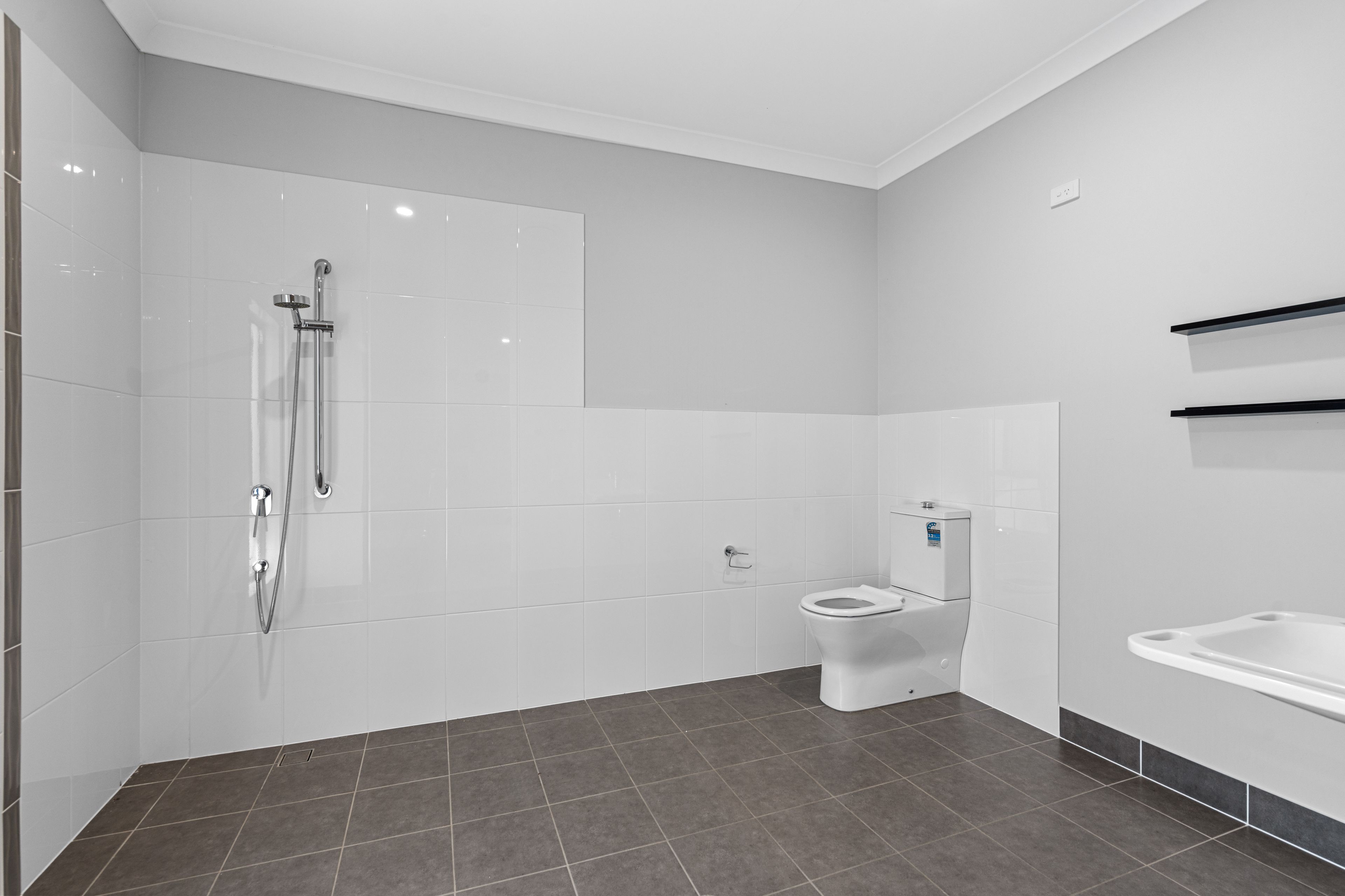 28B Lusitania Street — photo 10 of 17