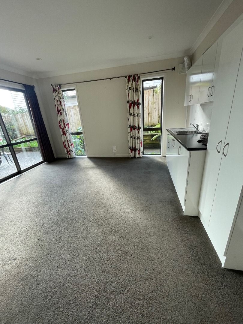 1 Roy Maloney Drive, Henderson, Waitakere City