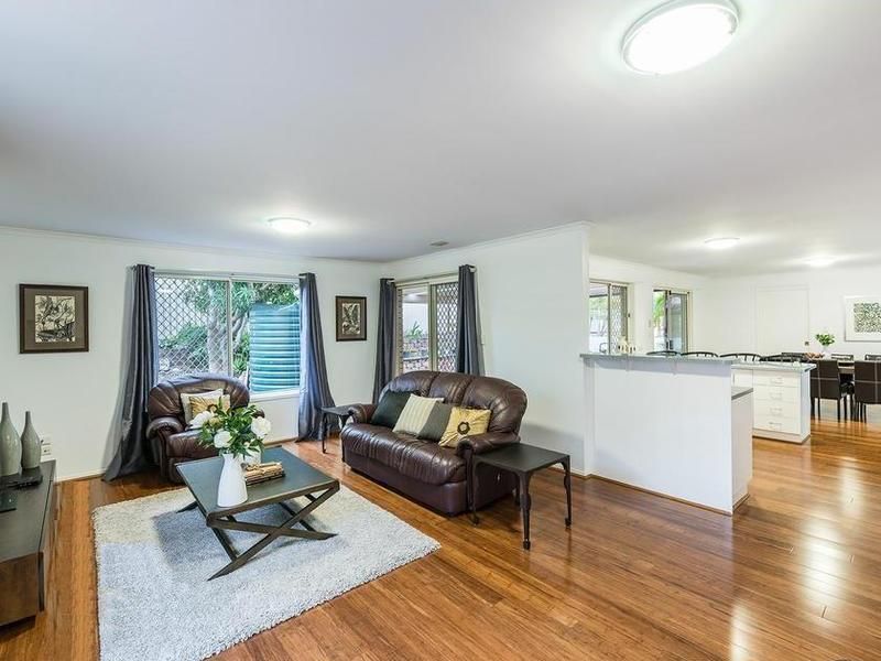 5 Conifer Street, Carindale, QLD 4152