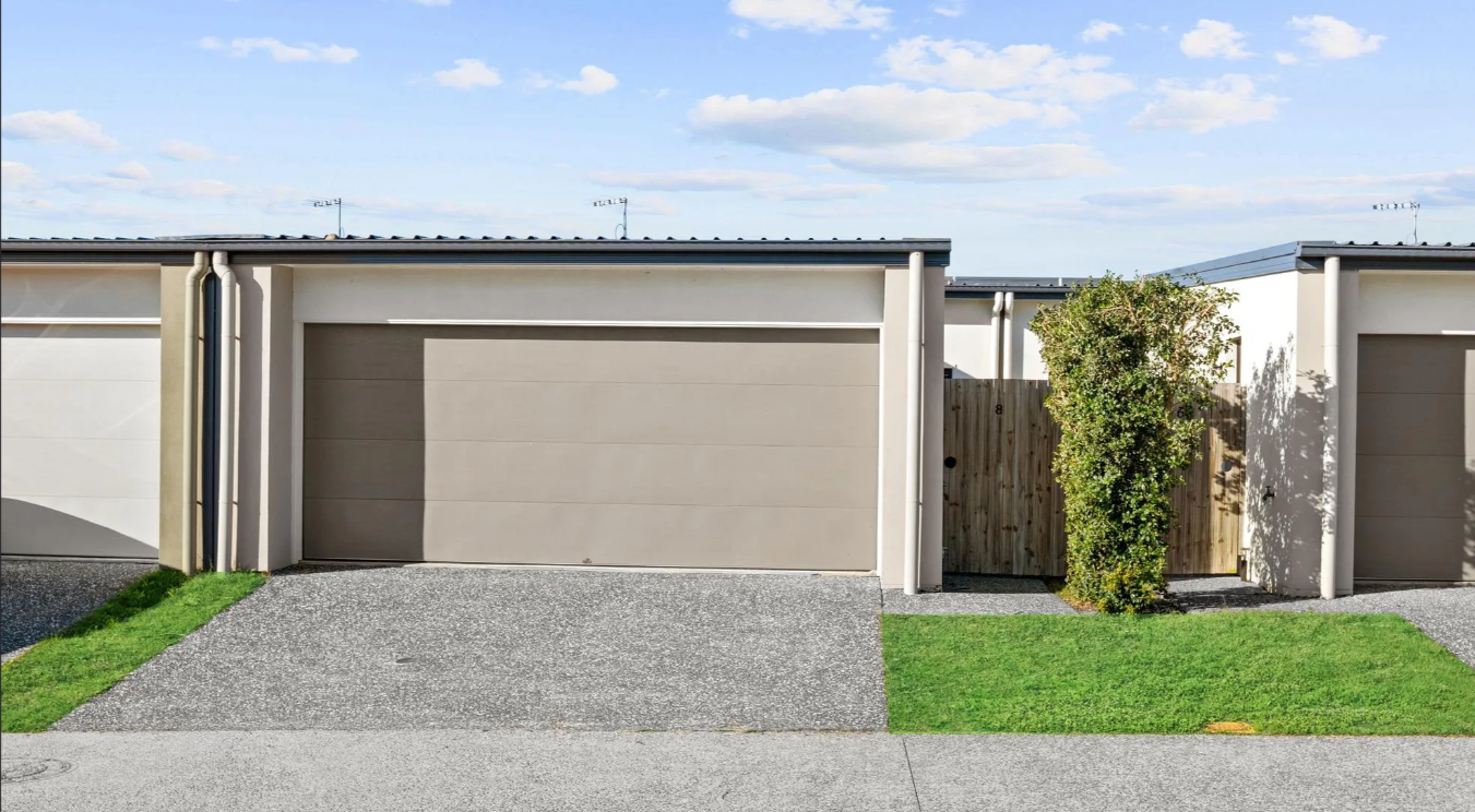 8 Torrens Parkway — photo 12 of 14