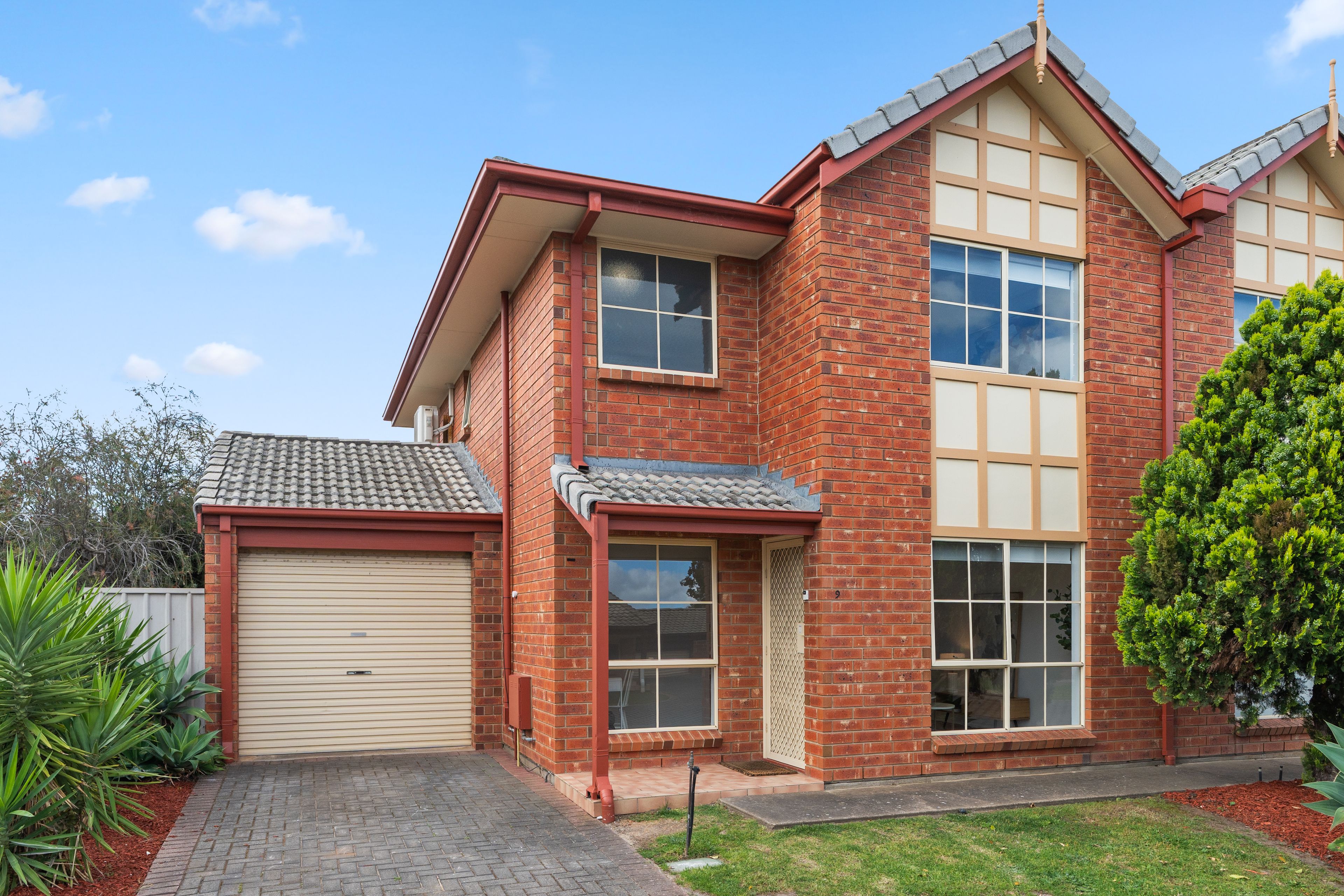 9/30 Fitzroy Avenue — photo from Ray White Grange