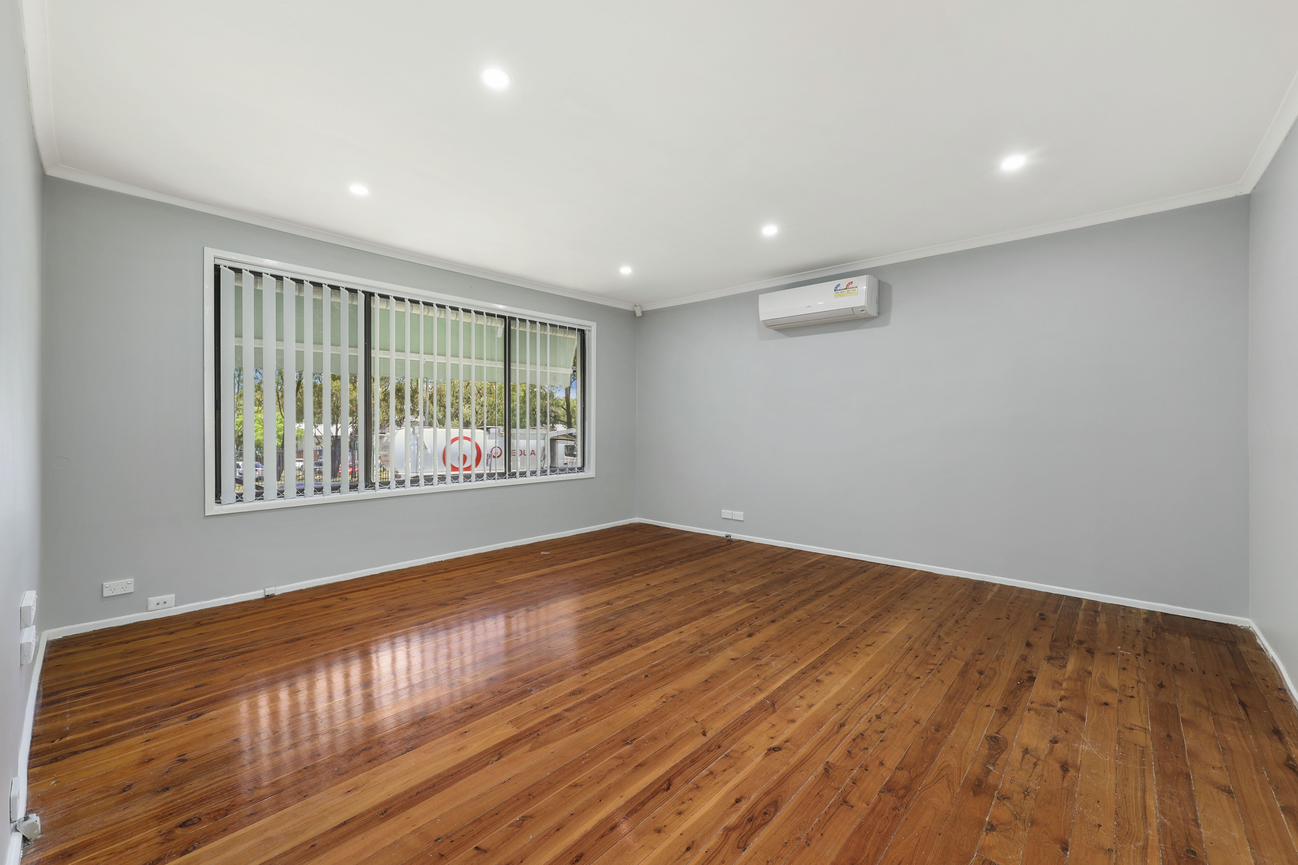 28 Woodhouse Drive, Ambarvale, NSW 2560