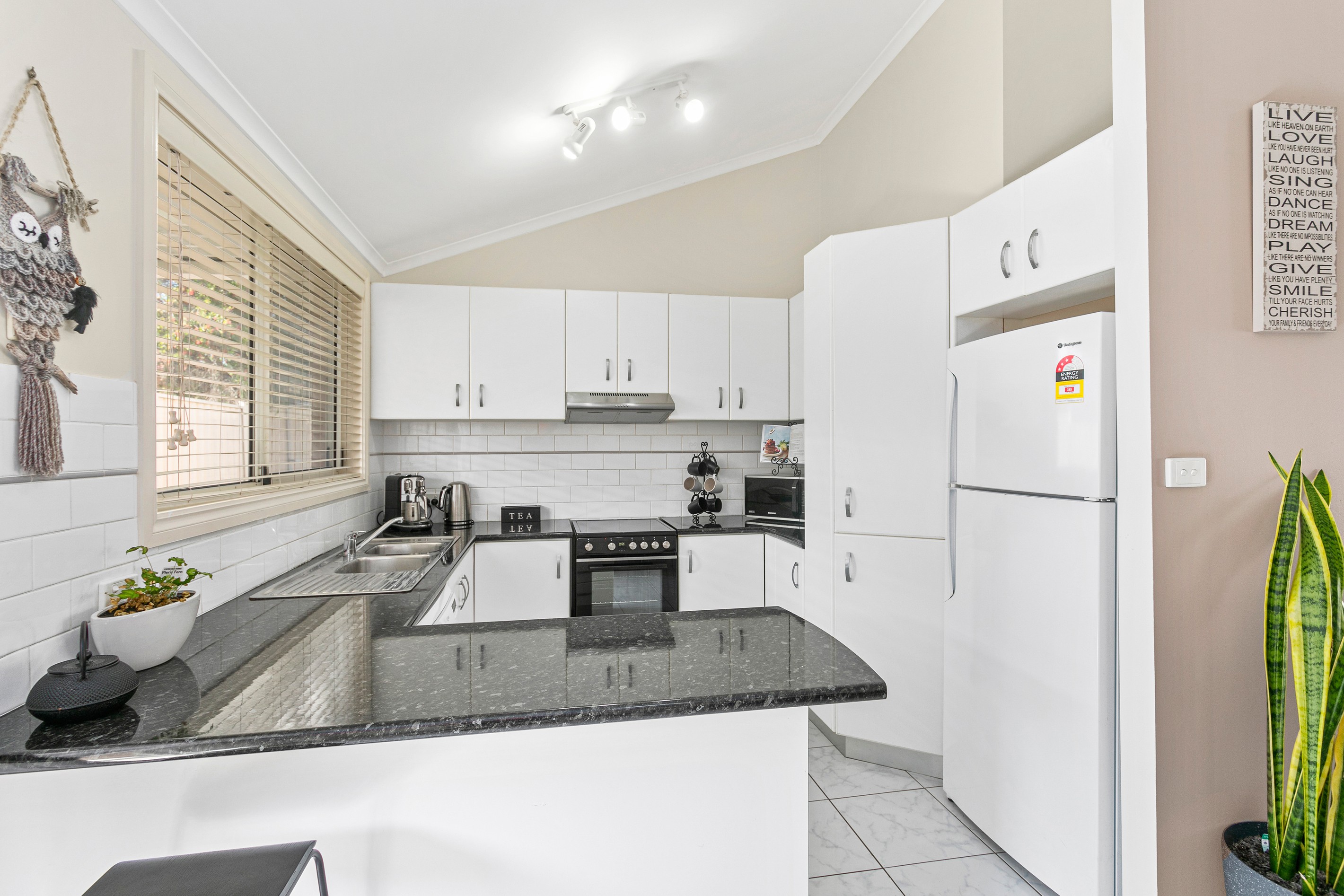 2/16 Kianga Close, Flinders, NSW 2529