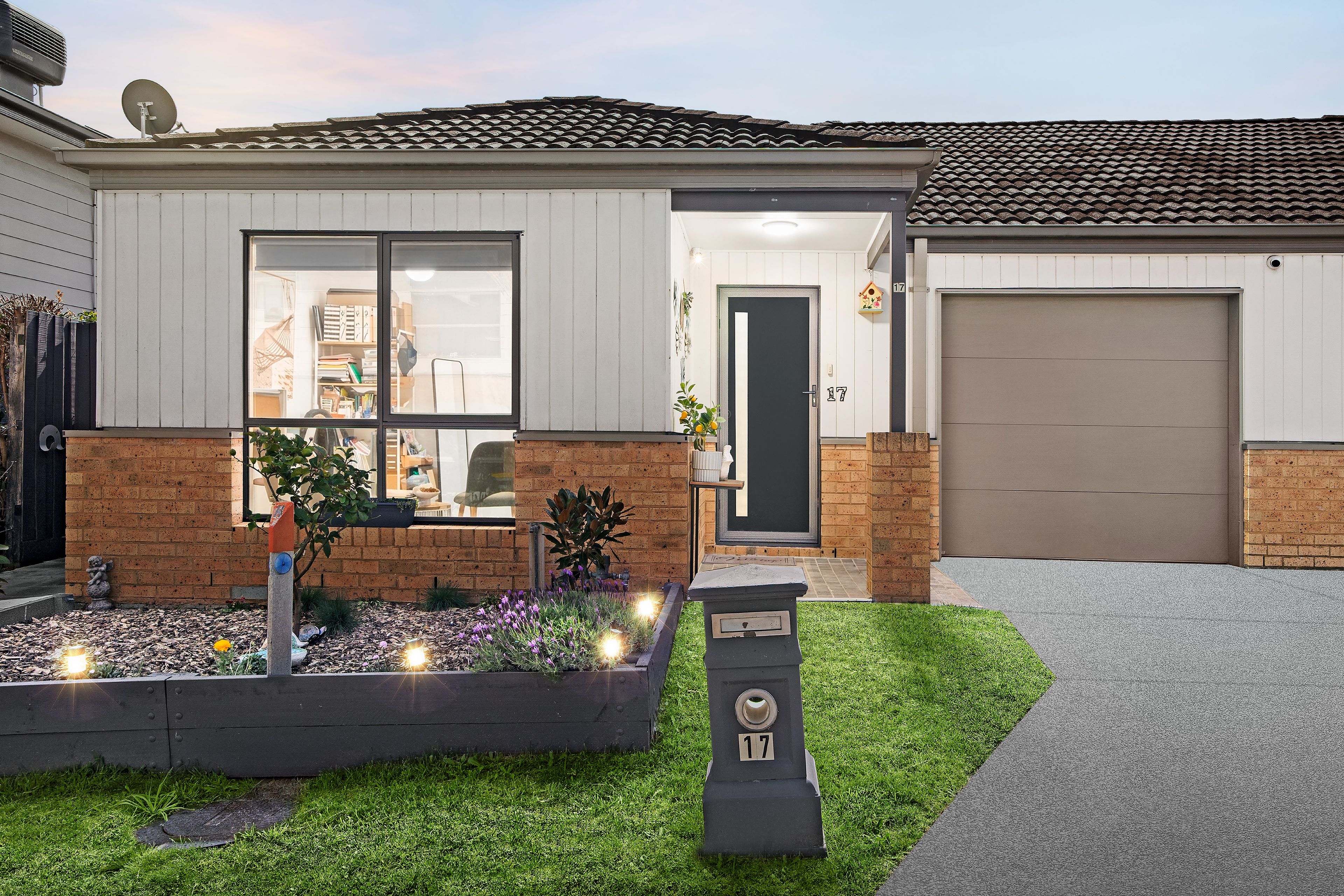 17/11 Brunnings Road — photo from Ray White Clayton