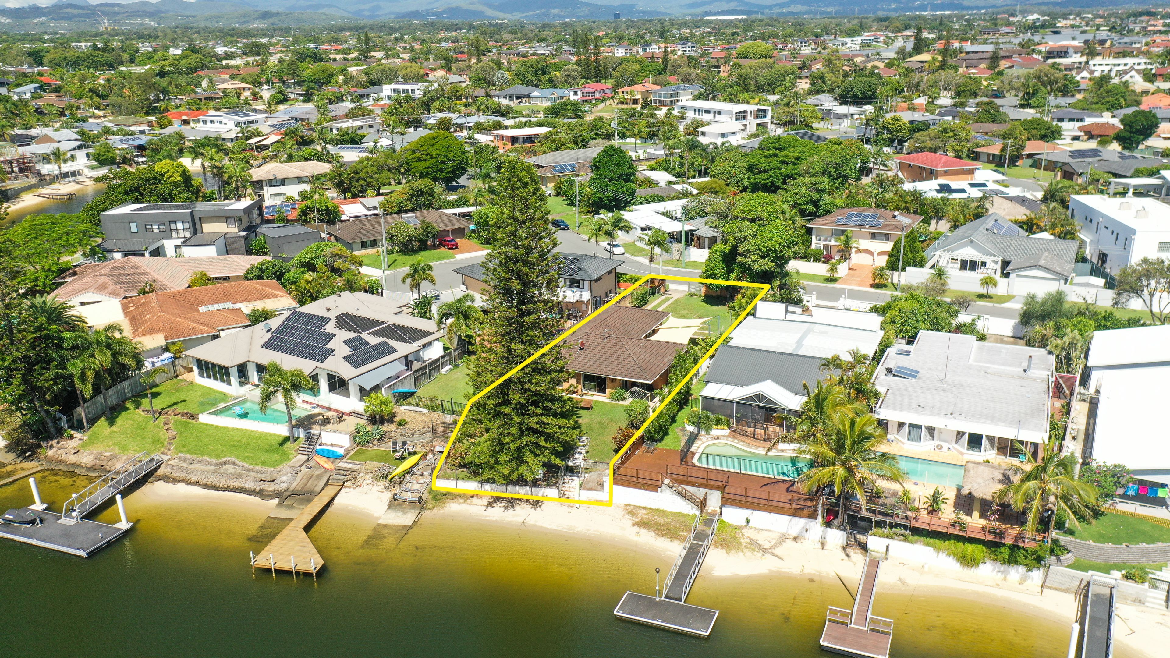 25 Vatakoula Parade, Mermaid Waters QLD 4218