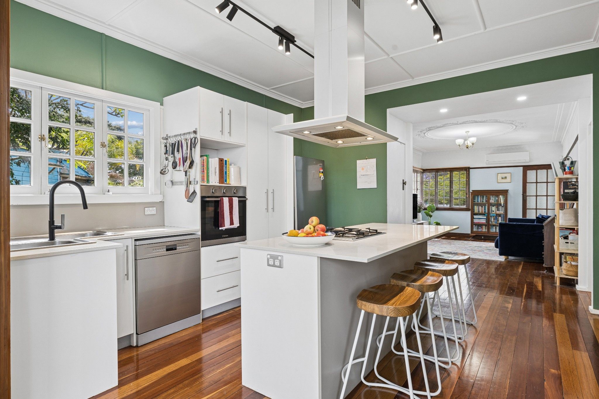 200 Boundary Road — photo 4 of 23