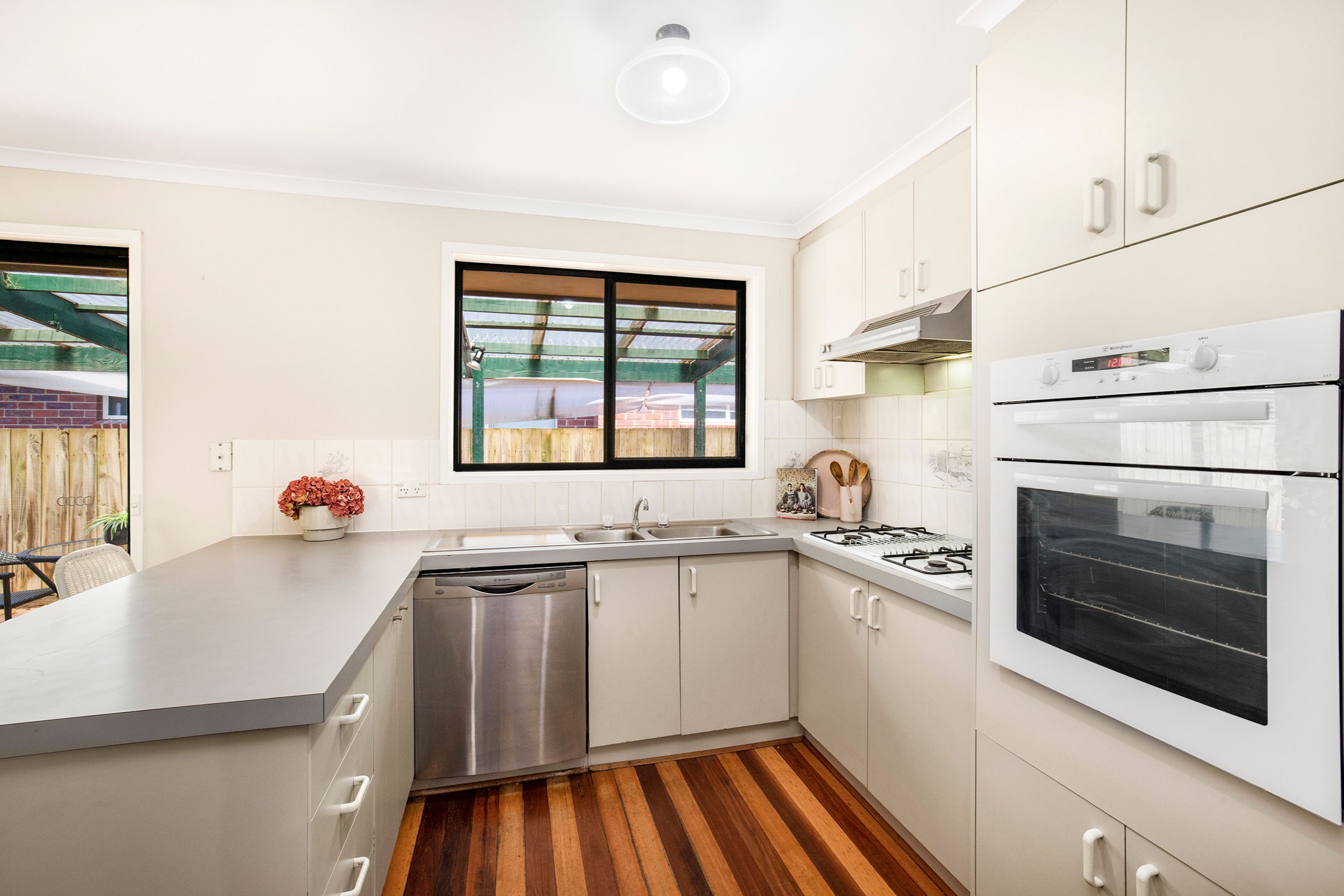 52 Dunbarton Drive, Pakenham, VIC 3810