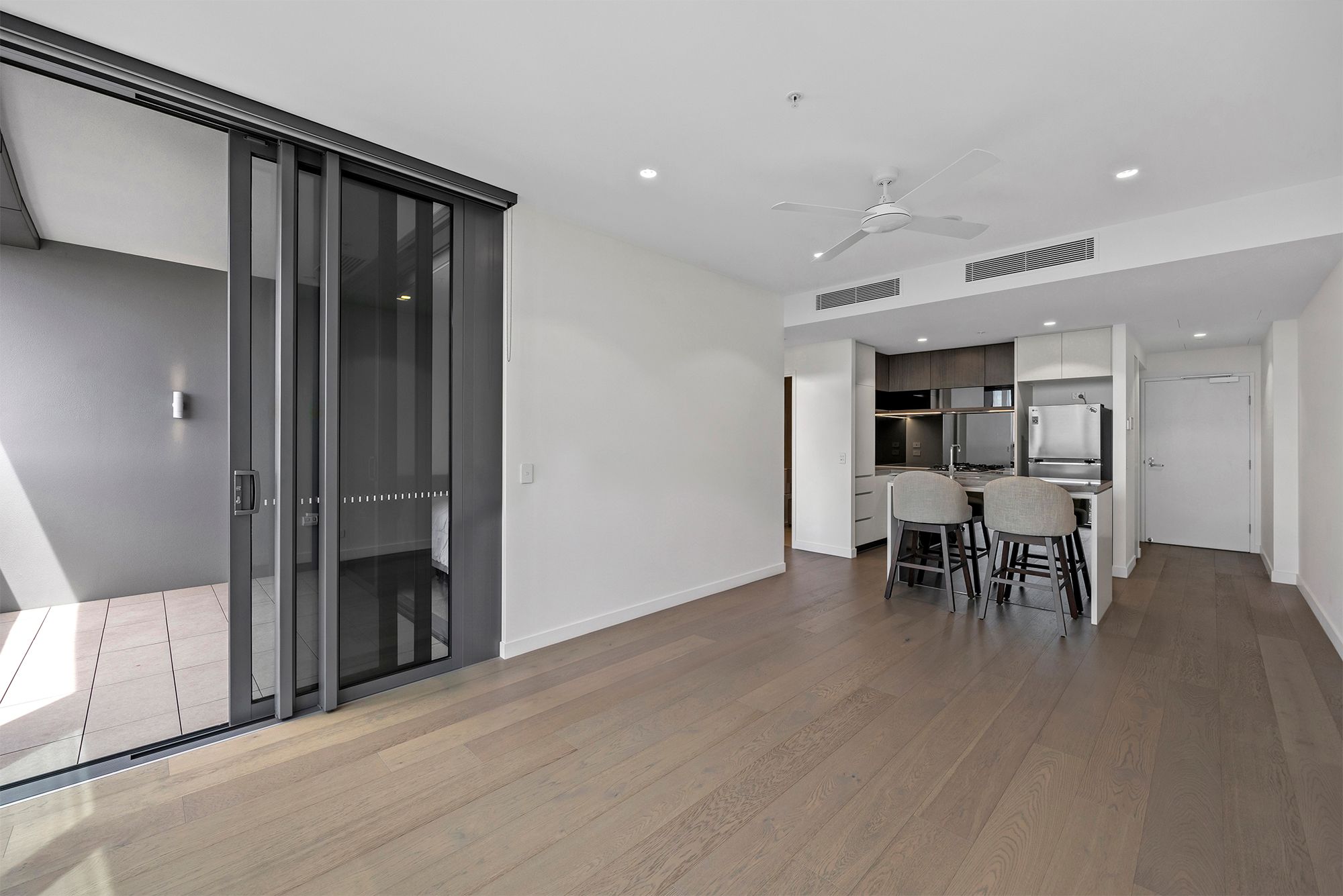 3612/8 Margaret Street — photo 3 of 27