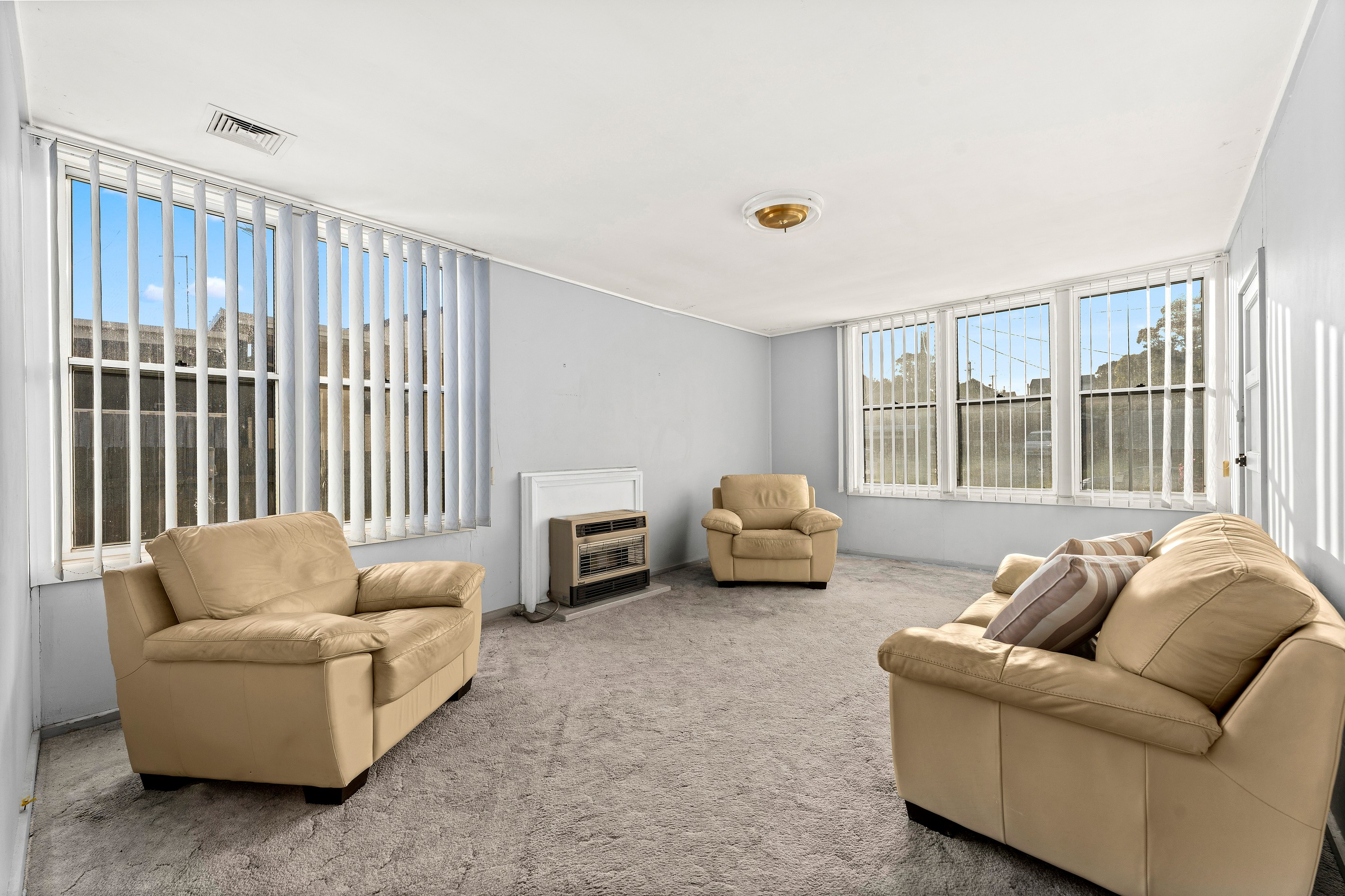 17 Thornbury Avenue, Unanderra, NSW 2526