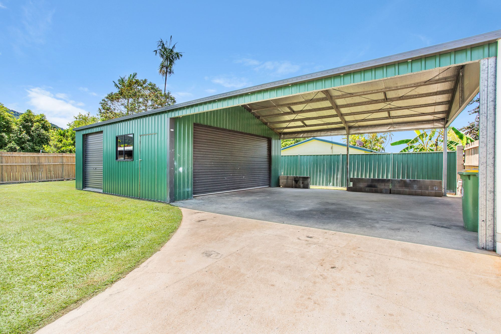 4 Paradise Close, White Rock, QLD 4868
