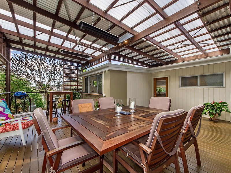 8 Coral Avenue, Labrador, QLD 4215