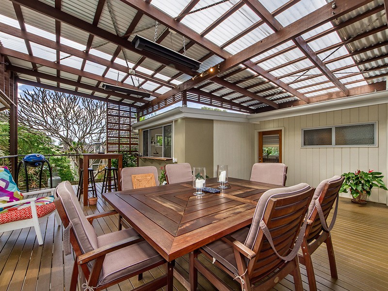 8 Coral Avenue, Labrador, QLD 4215
