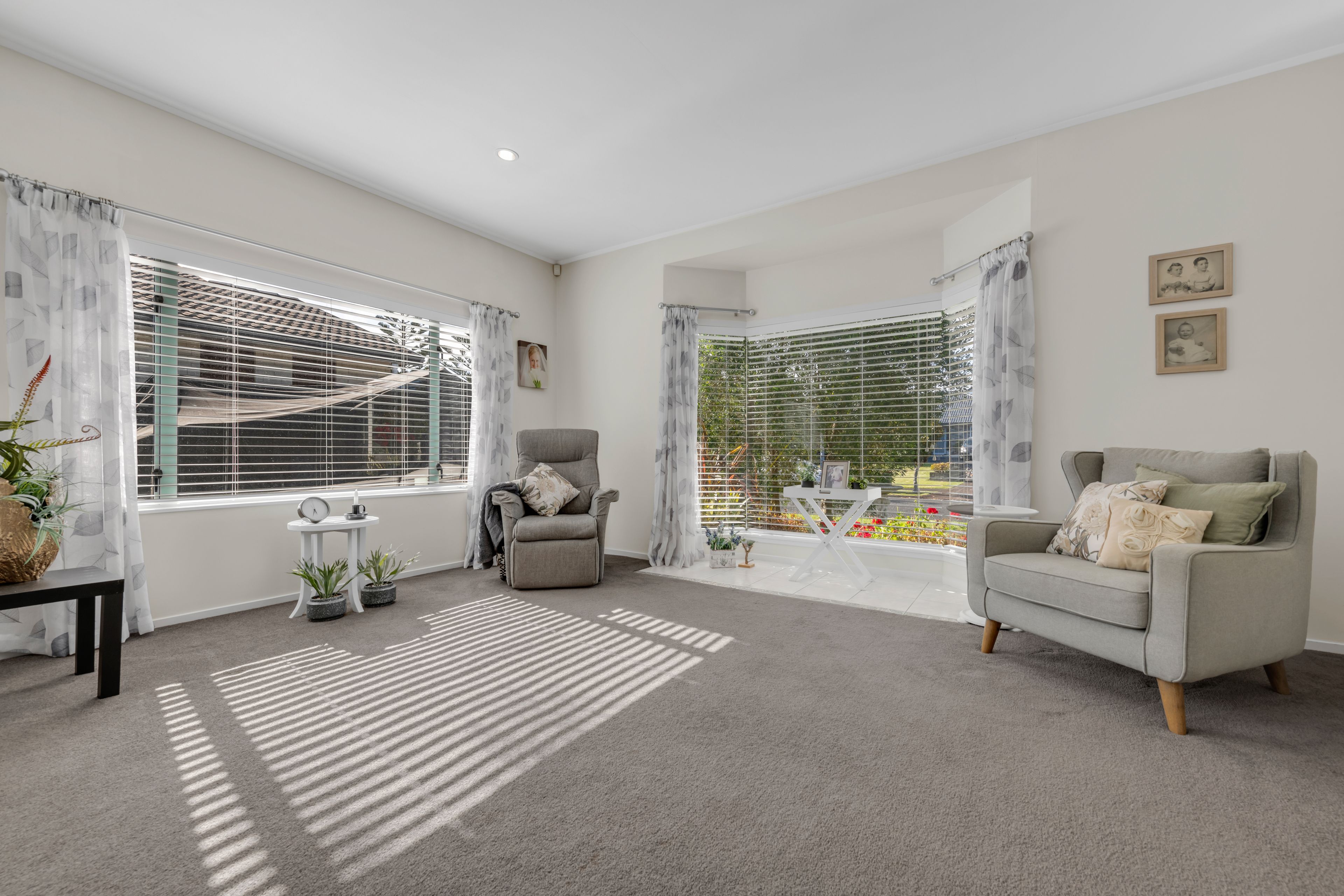 22 Simon Owen Place, Golflands, Manukau City 2013 Sold House Ray