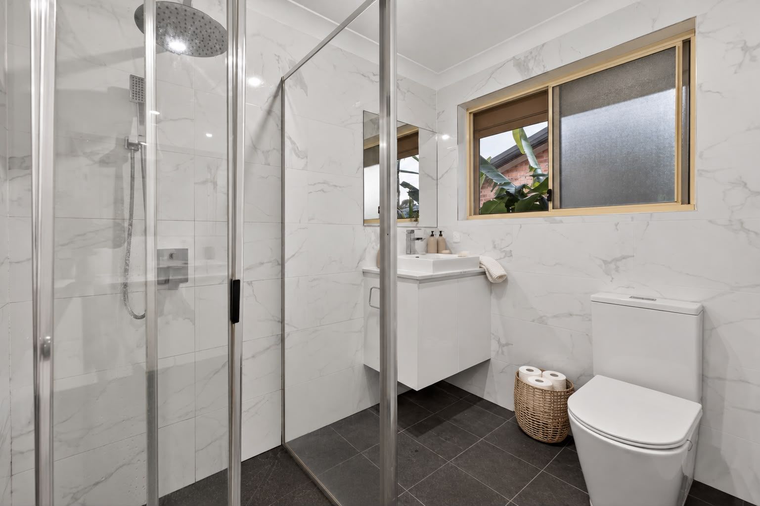 9 Vanessa Place — photo 10 of 12
