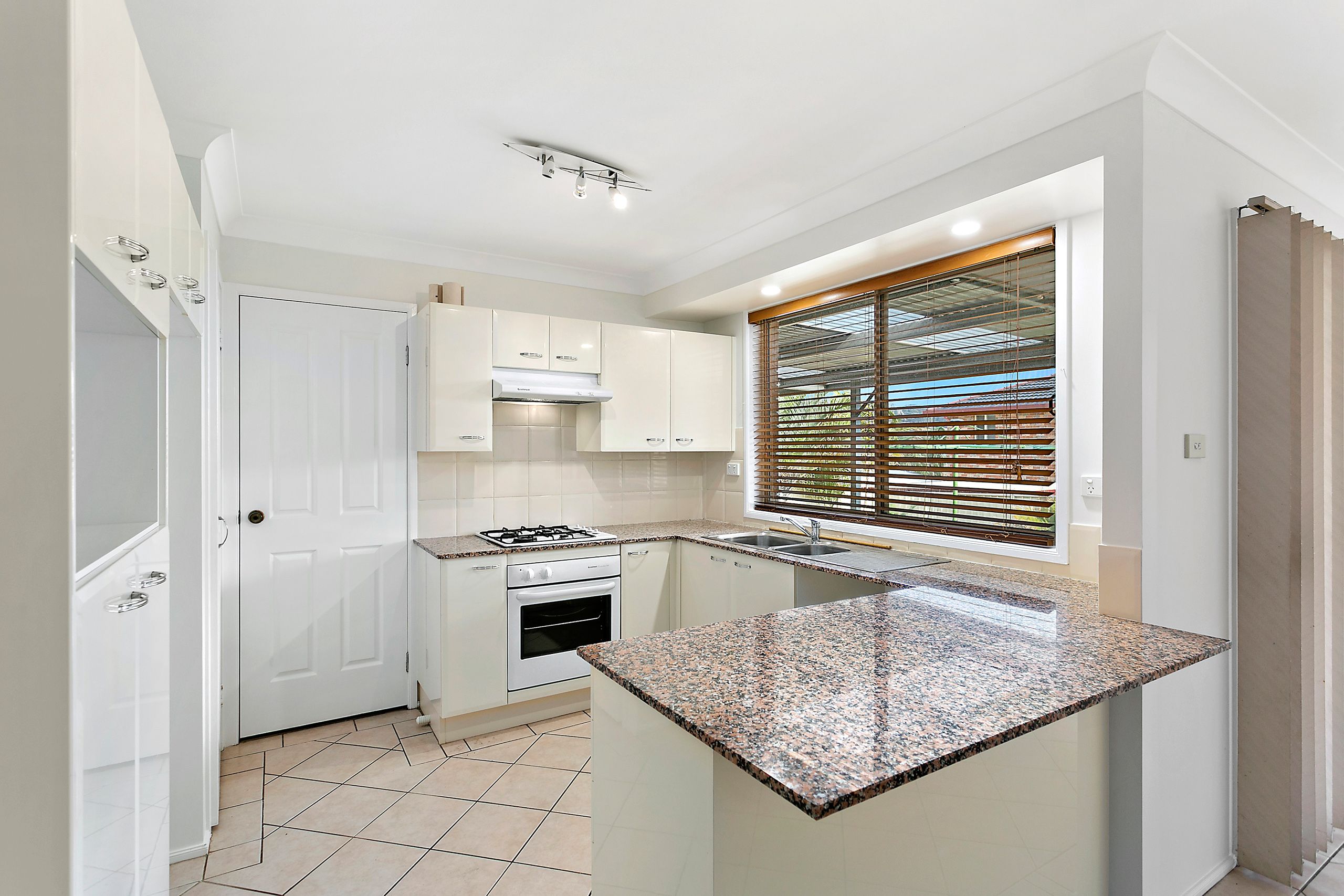 8 Mood Circuit, Albion Park, NSW 2527