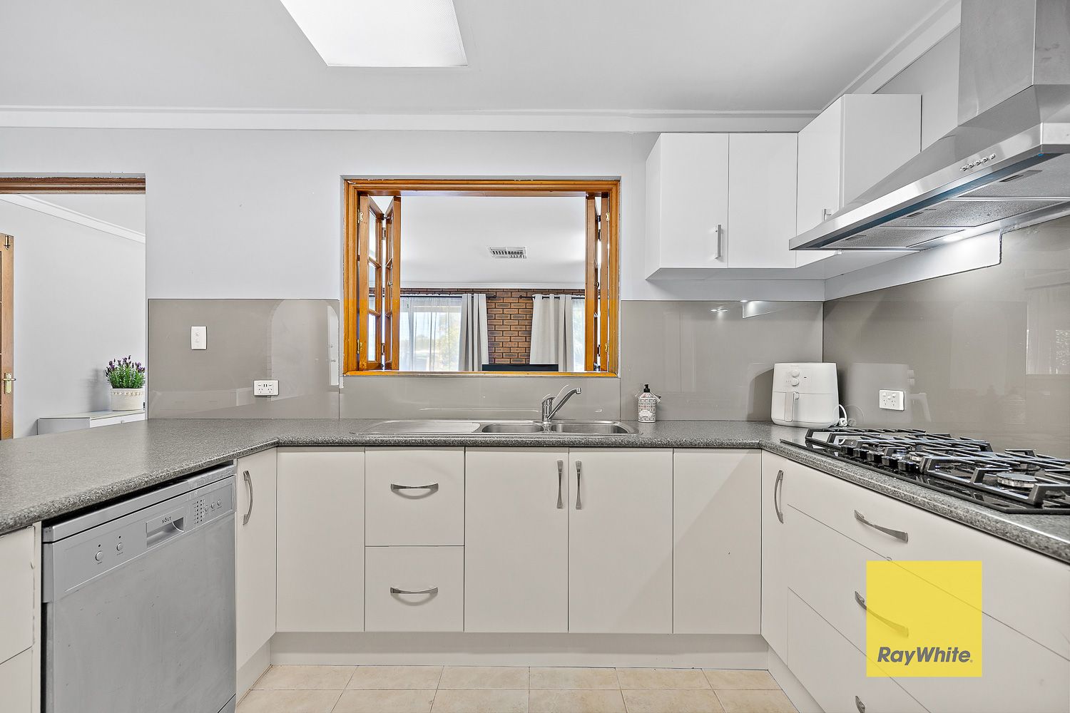 5 Hargrave Drive — photo 3 of 17