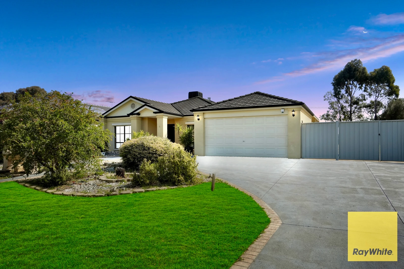 7 Hinchinbrook Close, Caroline Springs, VIC 3023