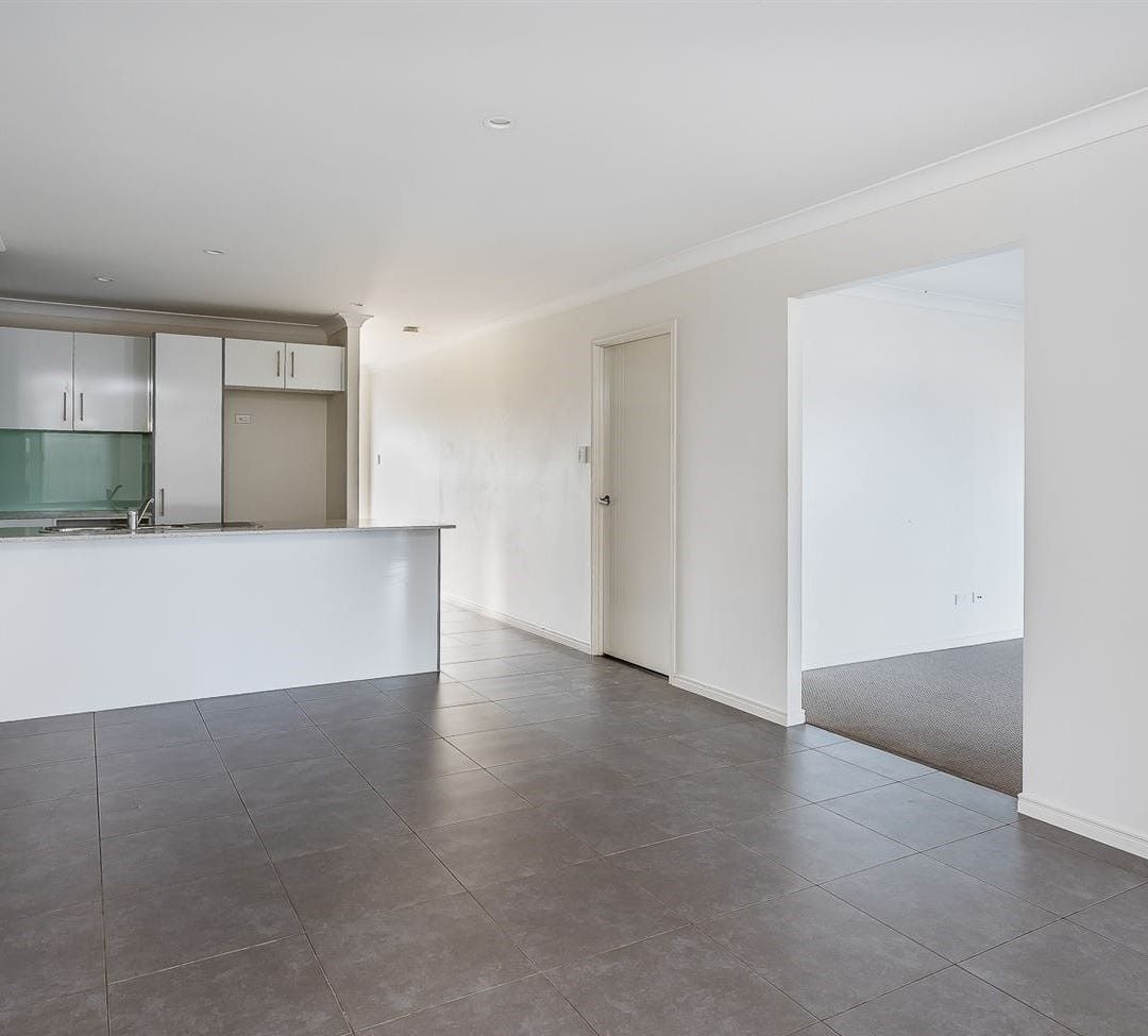 11 Mayfair Crescent, Kallangur, QLD 4503