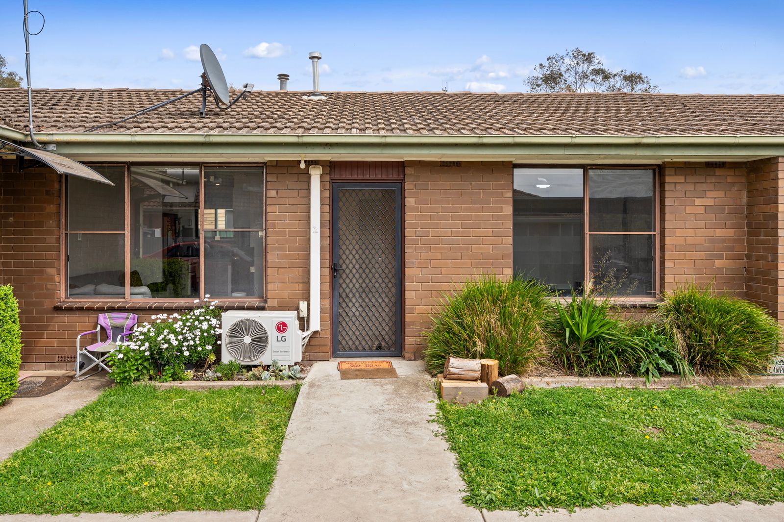 2/9 Hannah Street — photo from Ray White Benalla