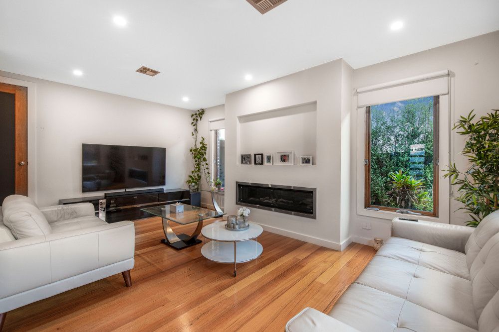 2/11 Montpellier Road, Burwood, VIC 3125