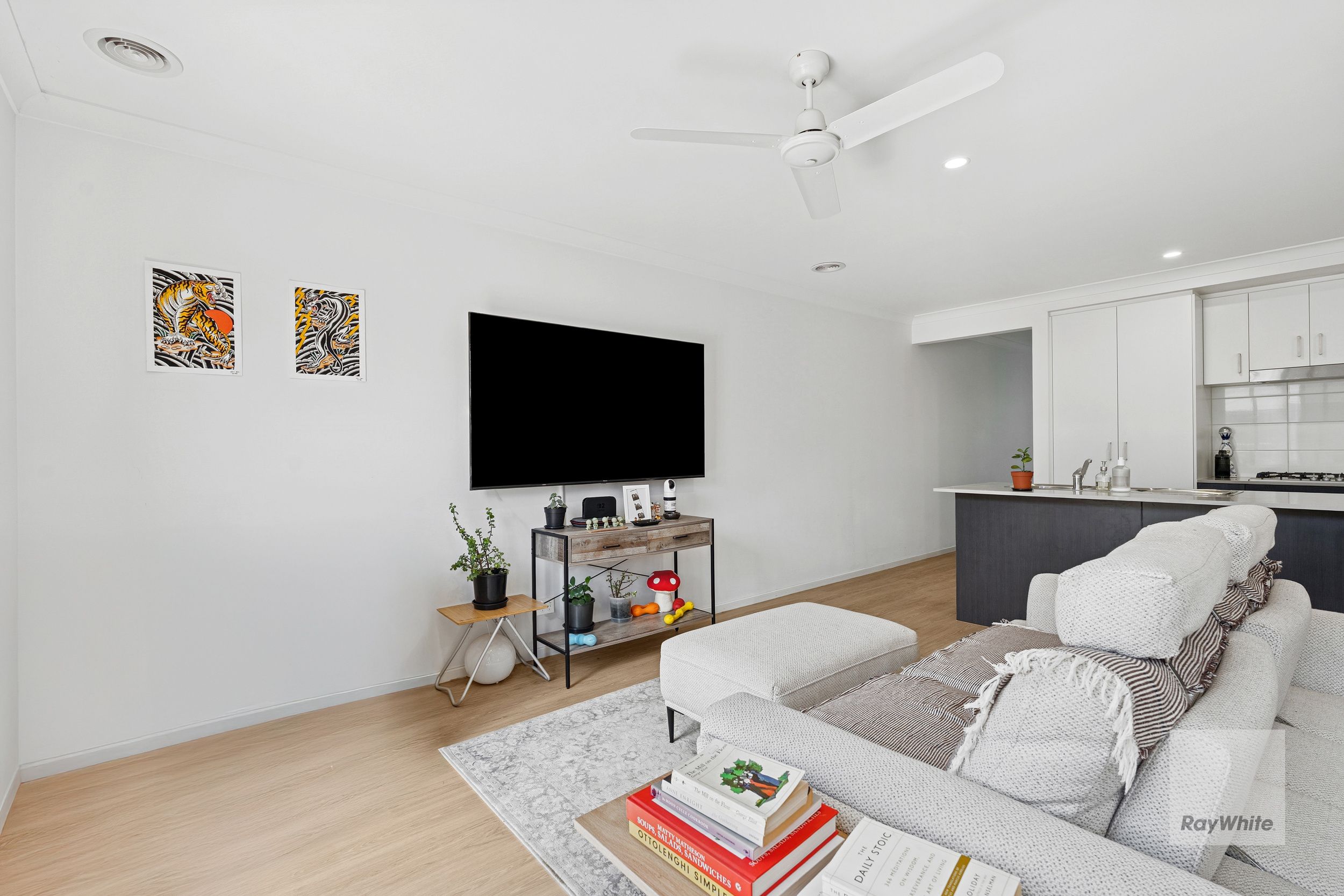 8 Stroll Lane, FRASER RISE, VIC 3336