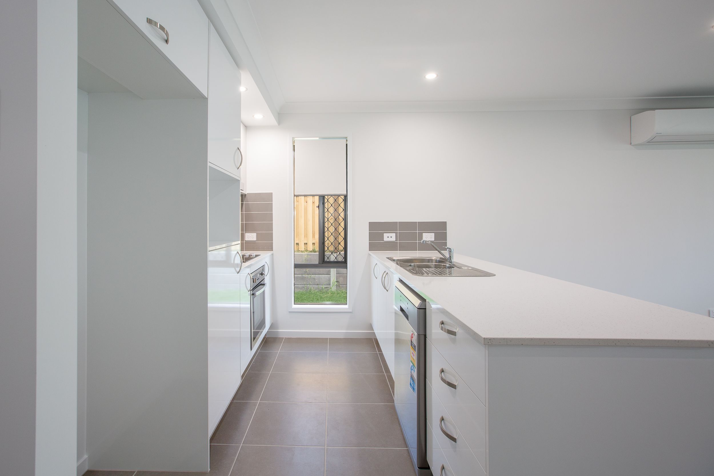 1/3 Limmen Crescent, South Ripley, QLD 4306