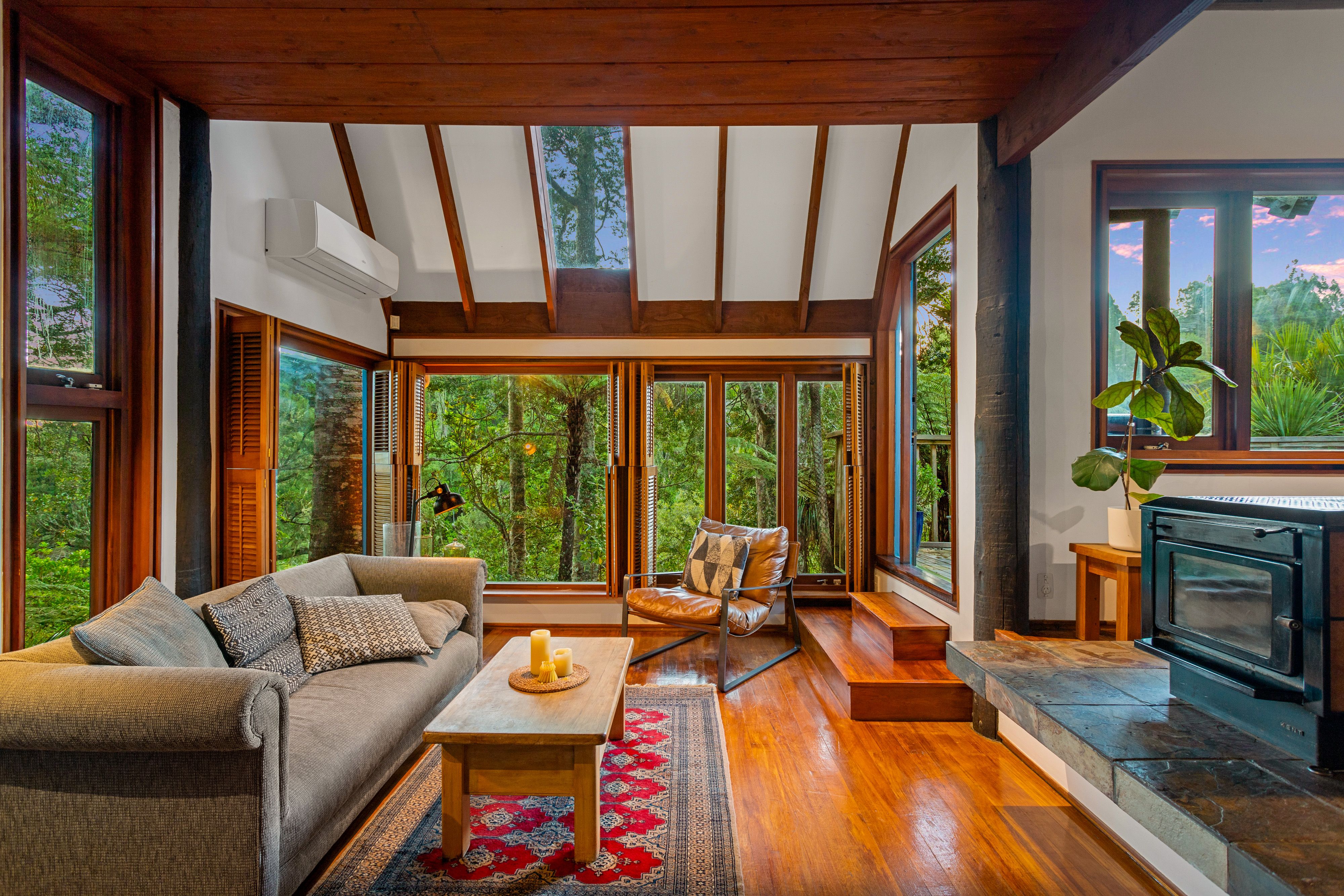 8 Valley View Road, Titirangi, Waitakere City