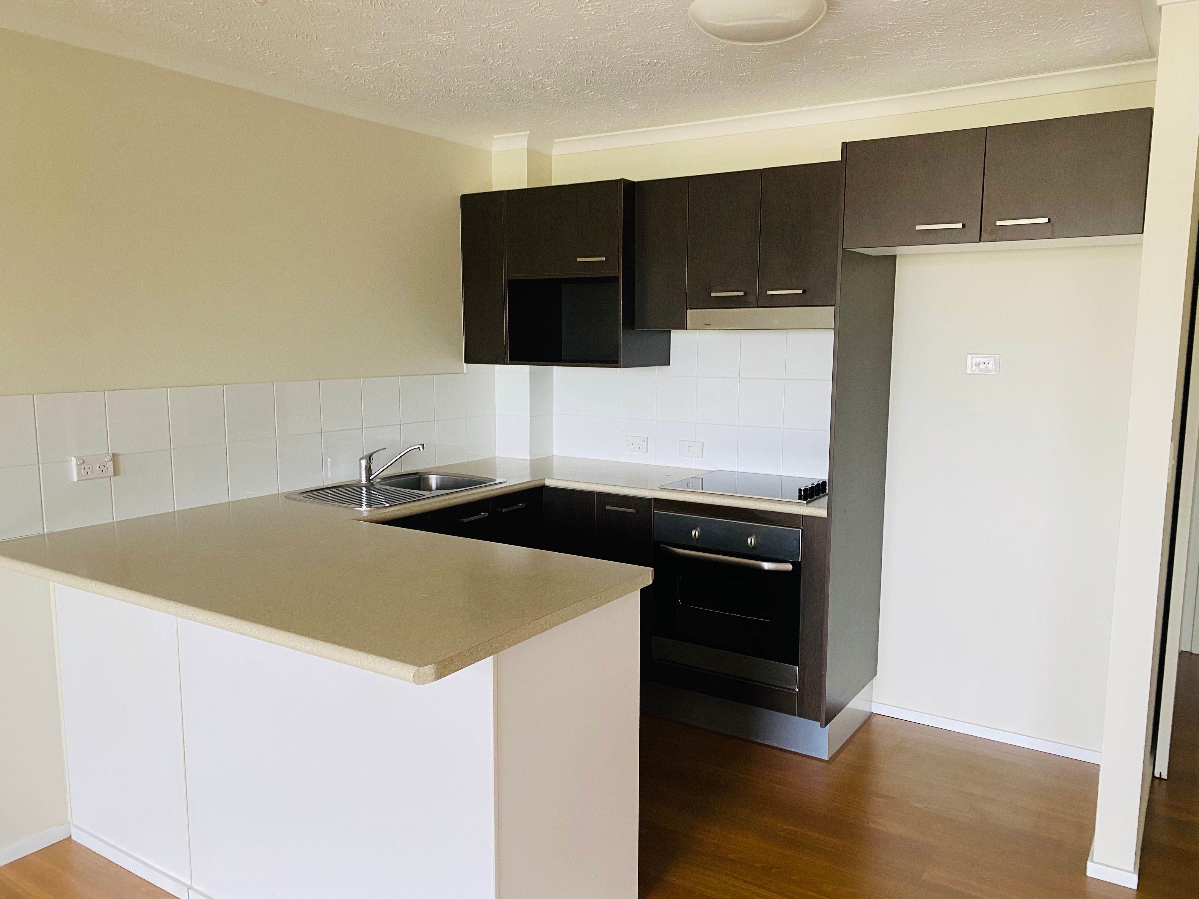 28/3355 Surfers Paradise Boulevard — photo 3 of 9