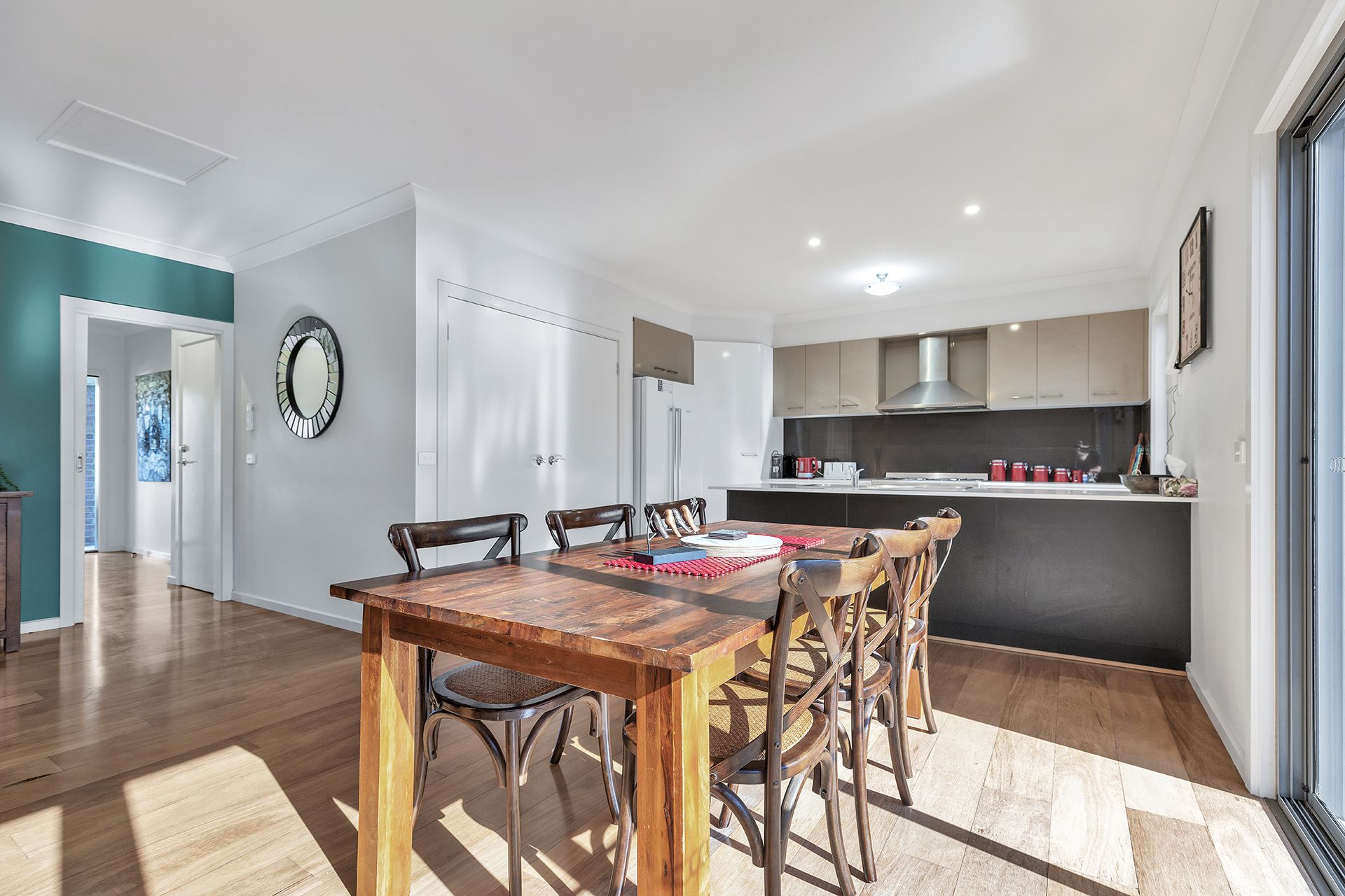 212 McKinlay Street — photo 10 of 23