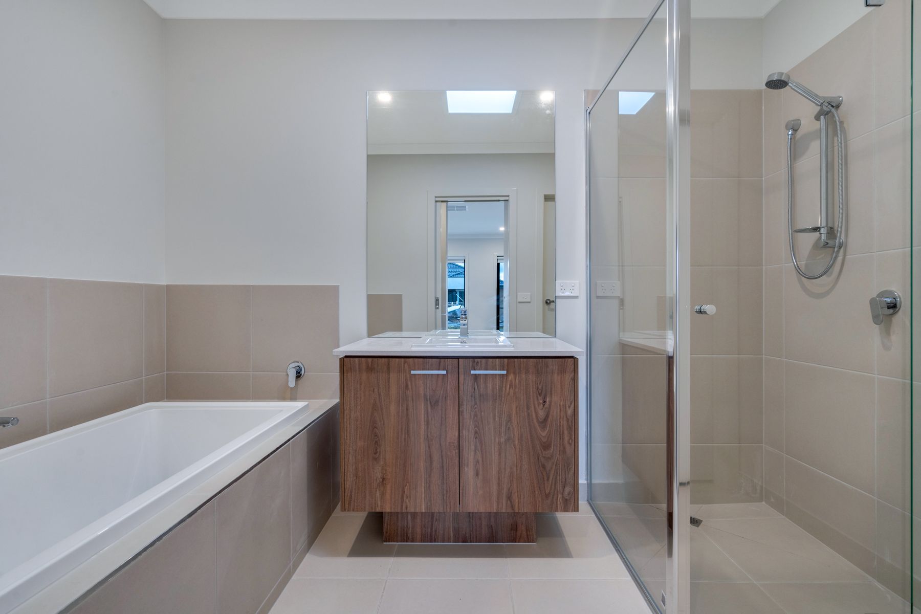 82 Molesworth Crescent — photo 16 of 21