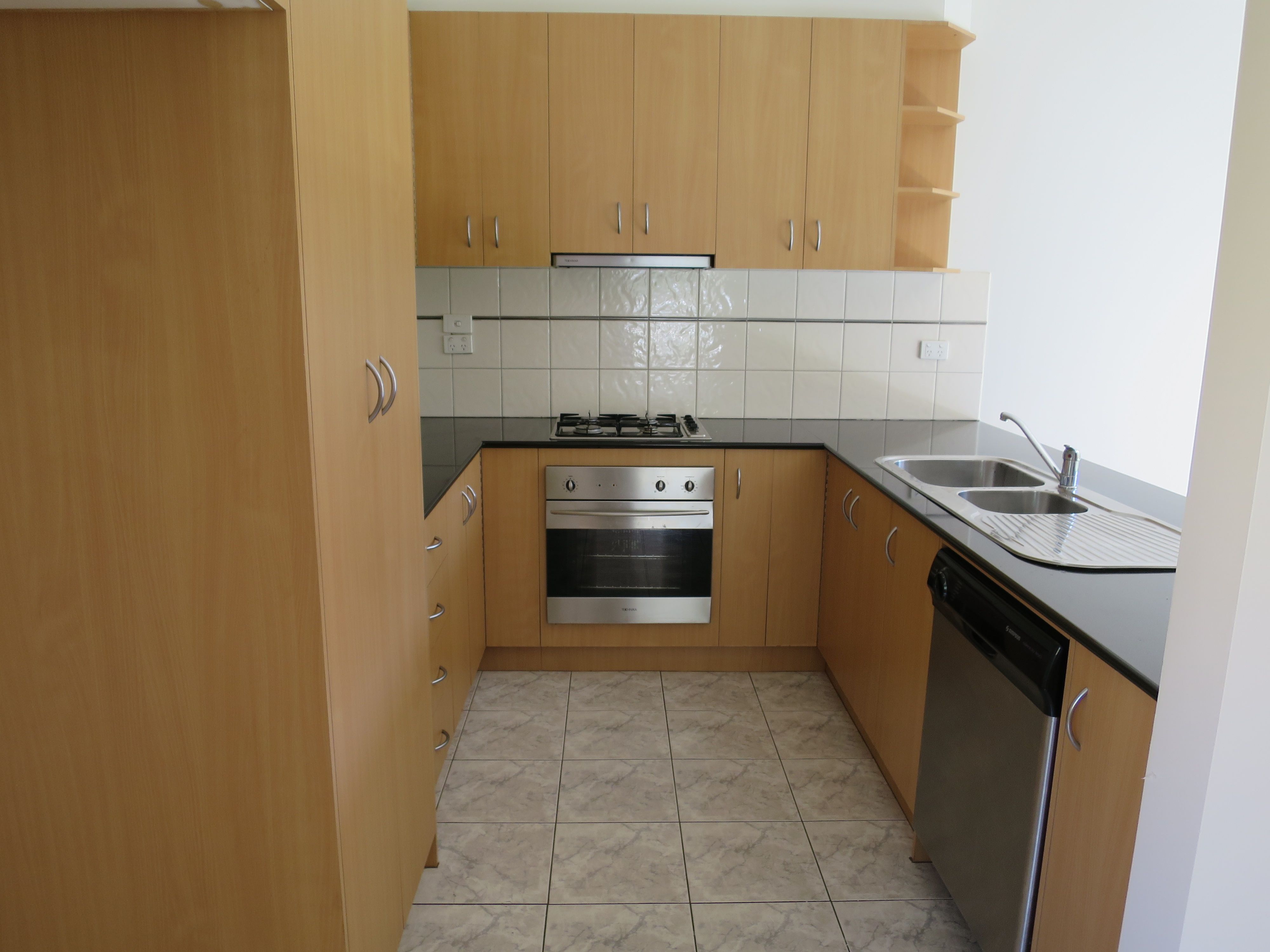 1/5 Camden Road, Hughesdale, VIC 3166