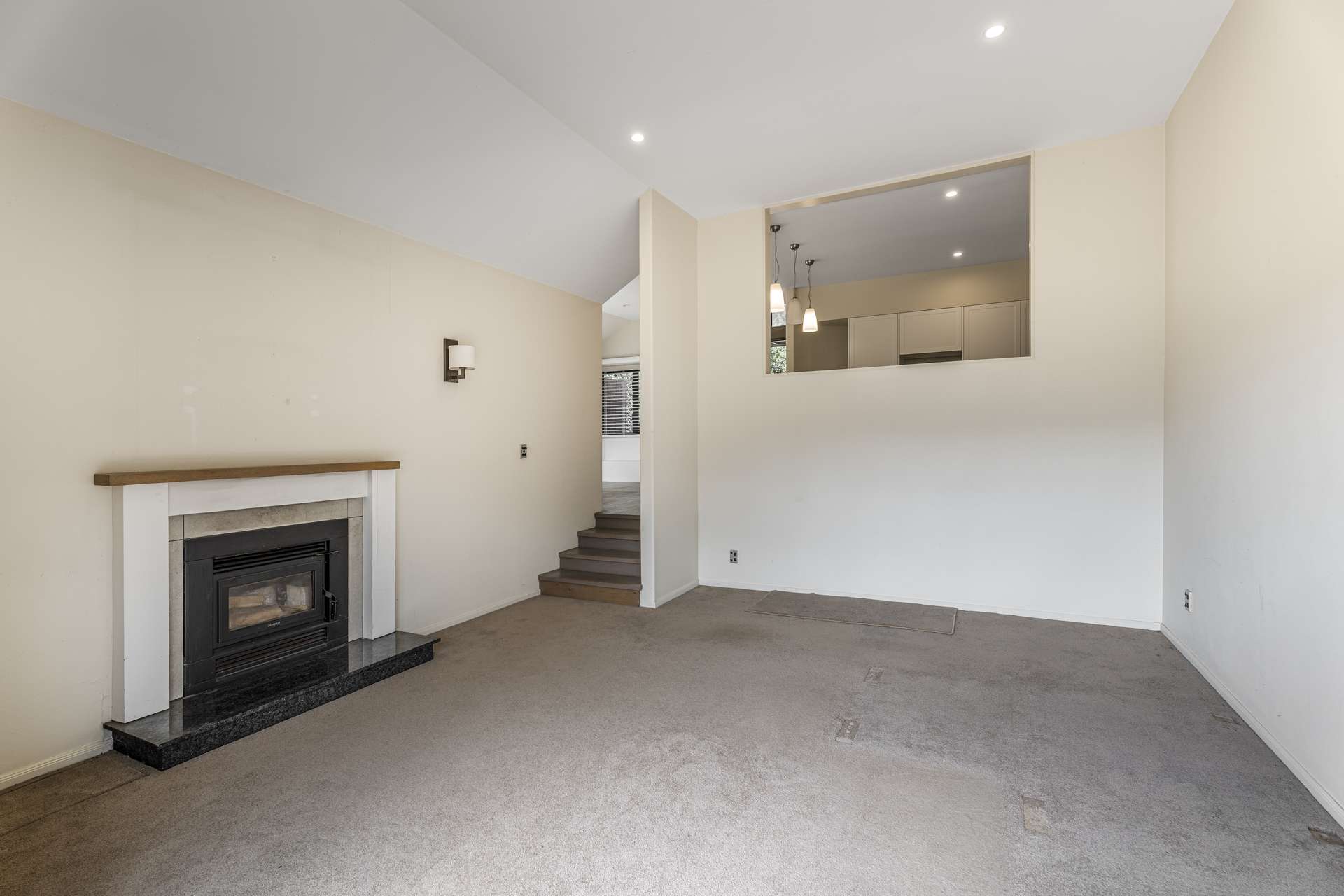 16b Abbotts Way photo 3