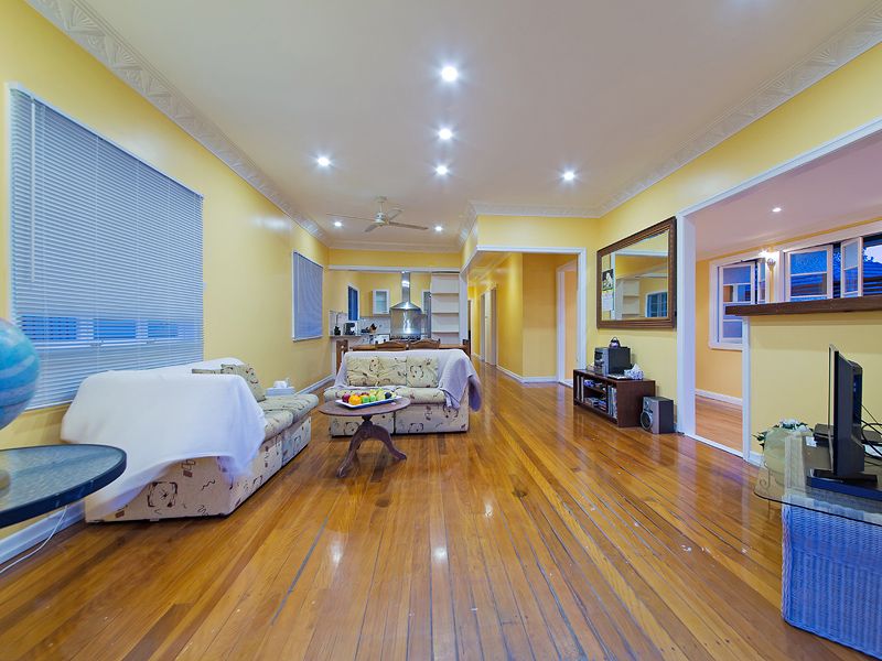 65 Morehead Avenue, Norman Park, QLD 4170
