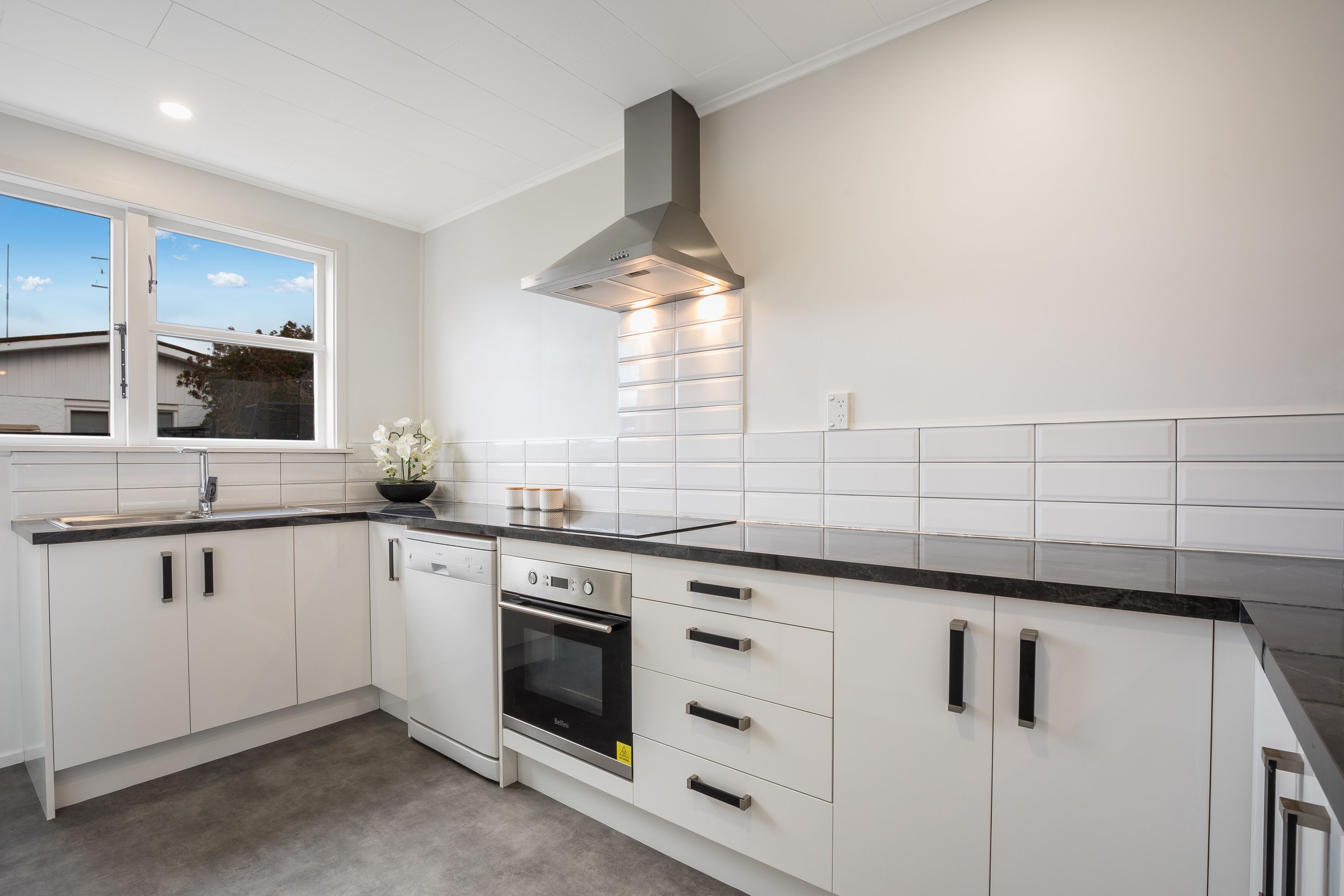 Flat 2/33 Burns Grove, Trentham, Upper Hutt City