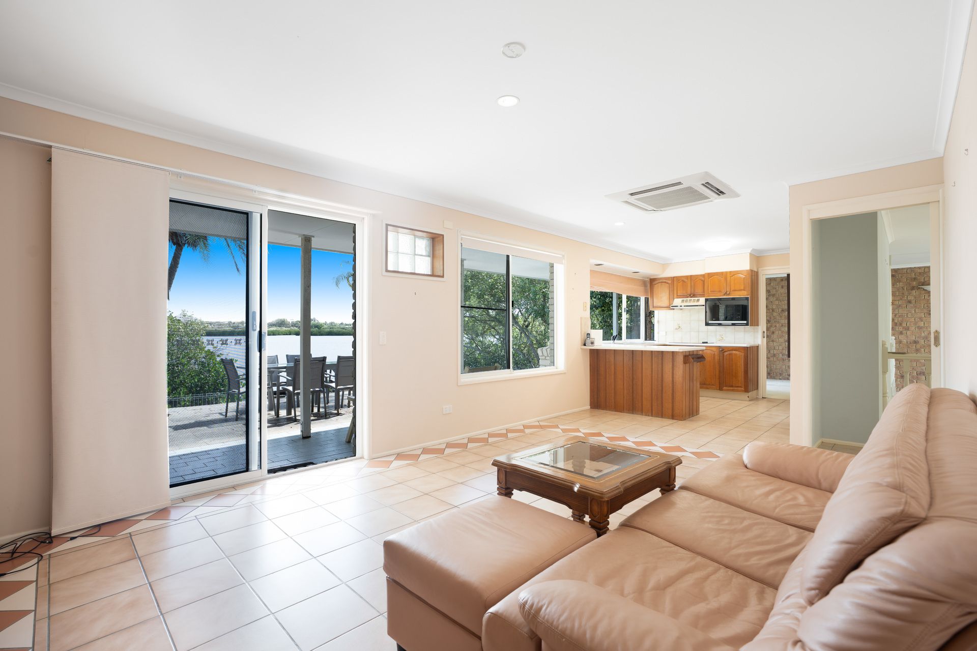 39 Dolphin Crescent — photo 3 of 8