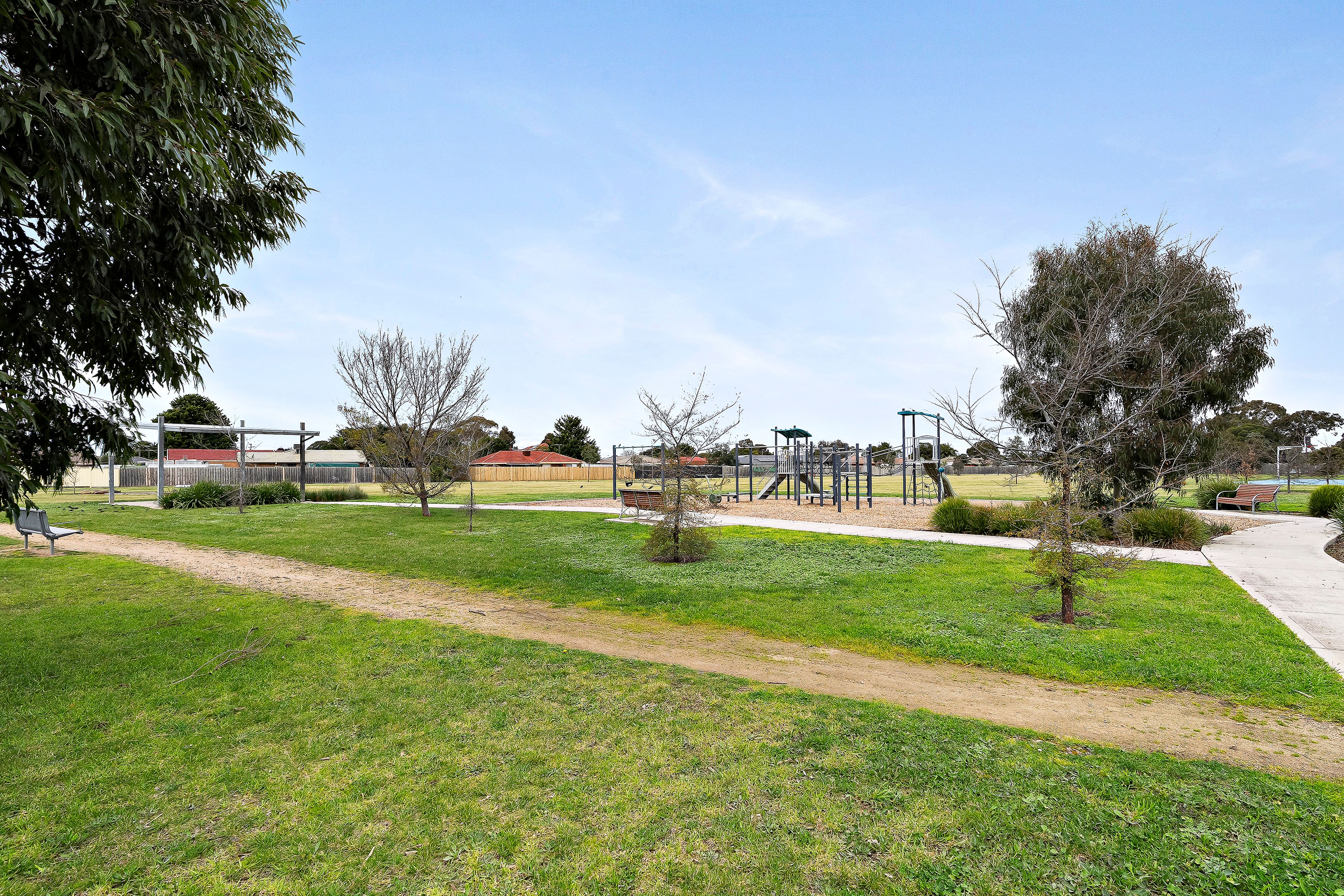 63-65 Rokewood Crescent — photo 12 of 30
