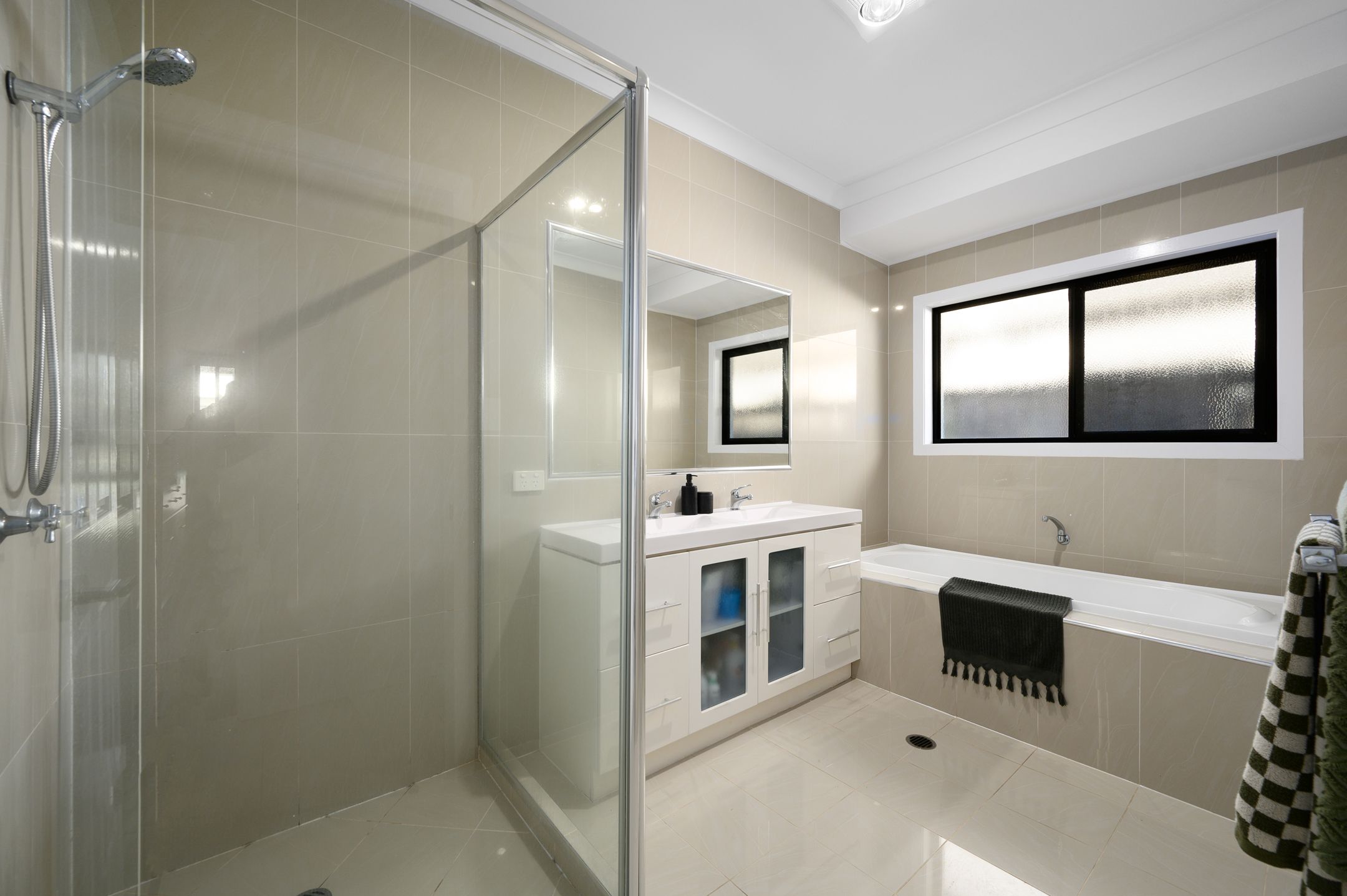 19 Peregrine Crescent — photo 15 of 24