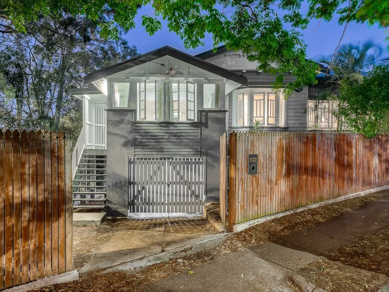 8 Hipwood Street, Norman Park QLD 4170