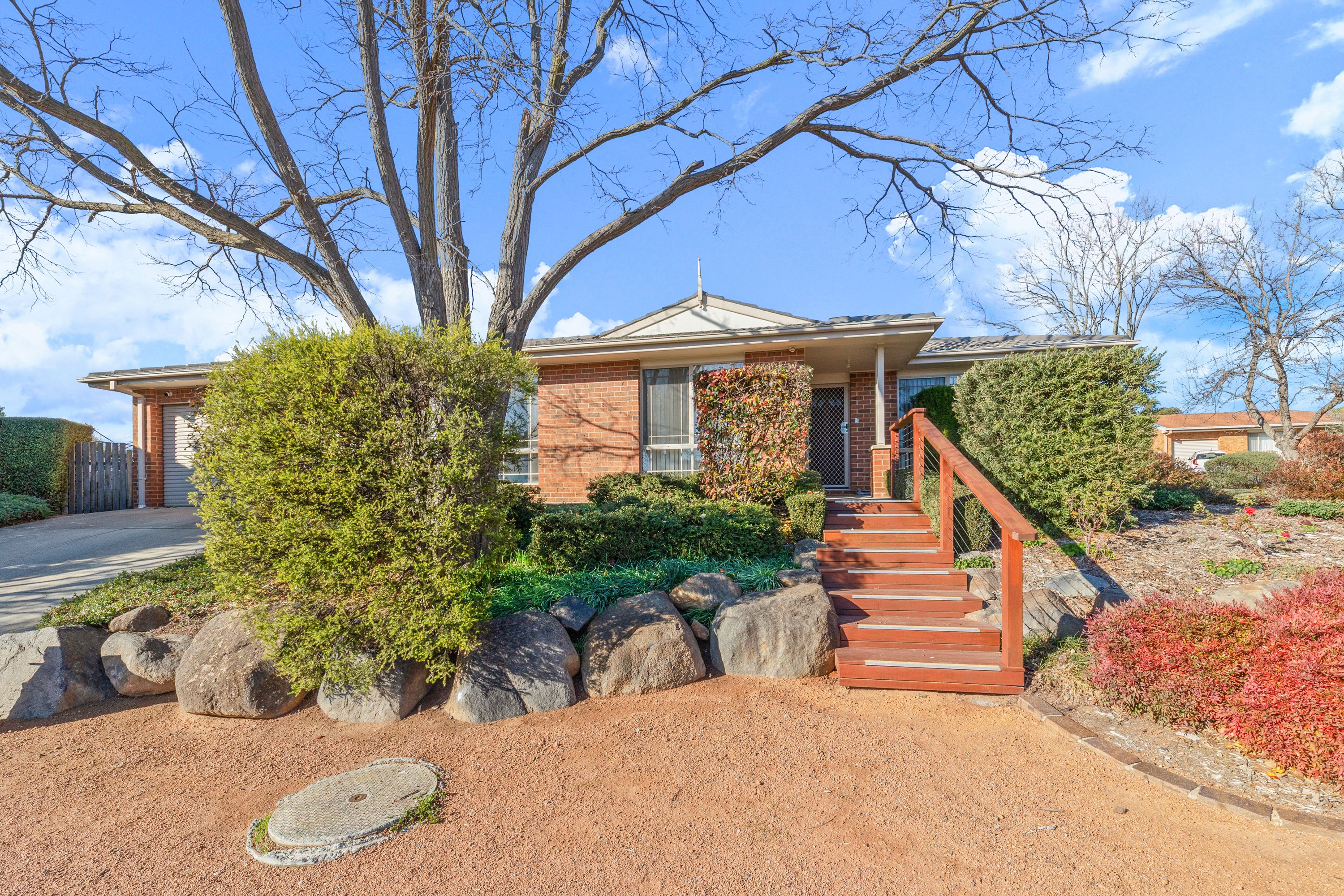 54 Evelyn Owen Crescent, Dunlop ACT 2615