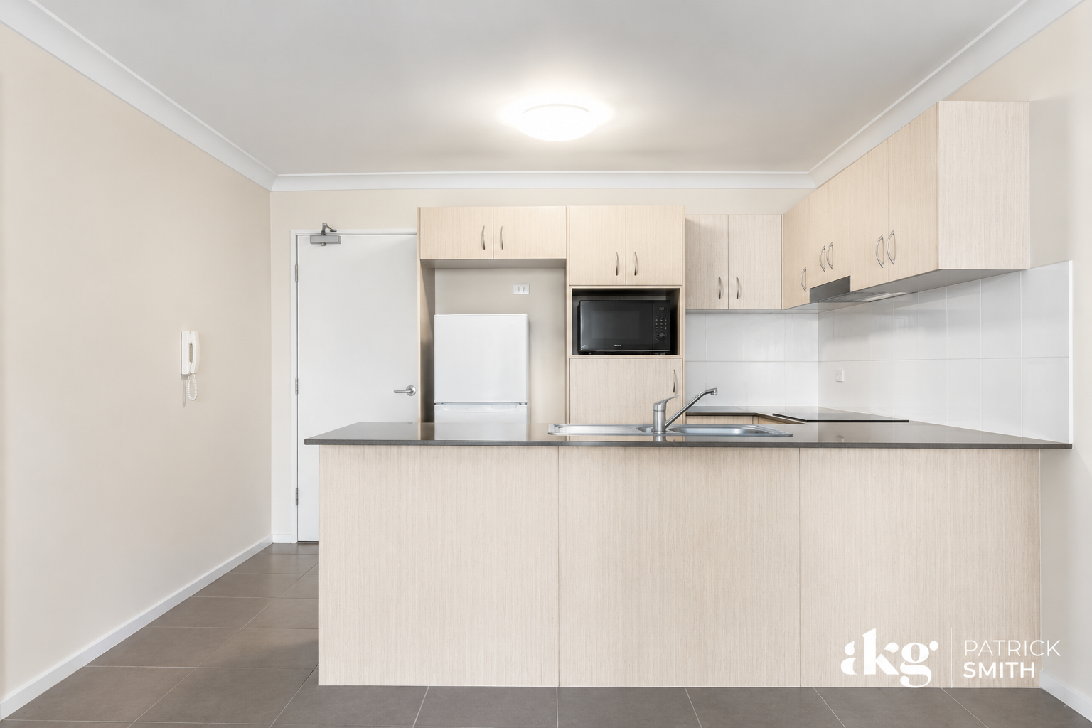 76/155-163 Fryar Road — photo from Ray White Marsden