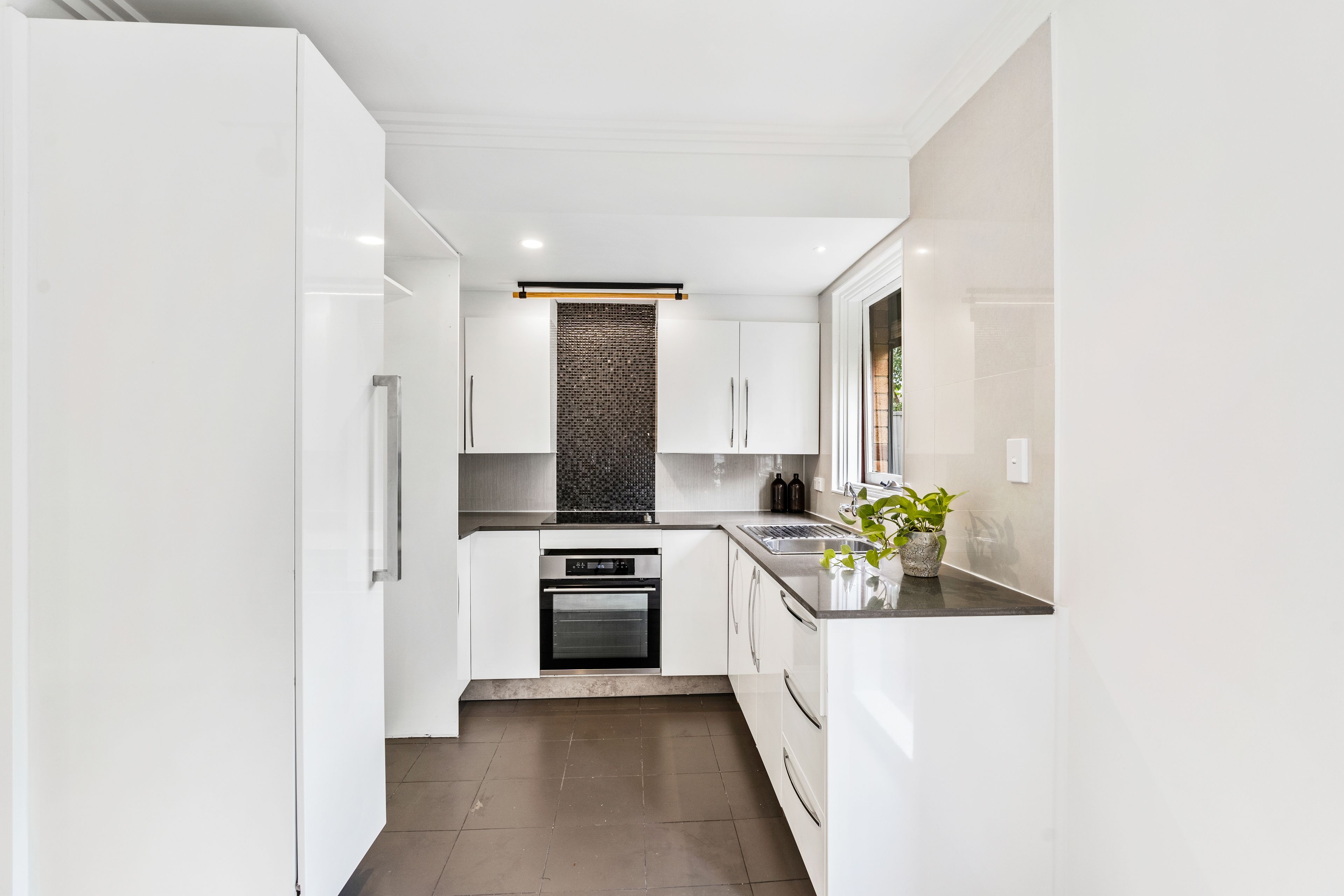 2/11 Warby Street, Campbelltown, NSW 2560