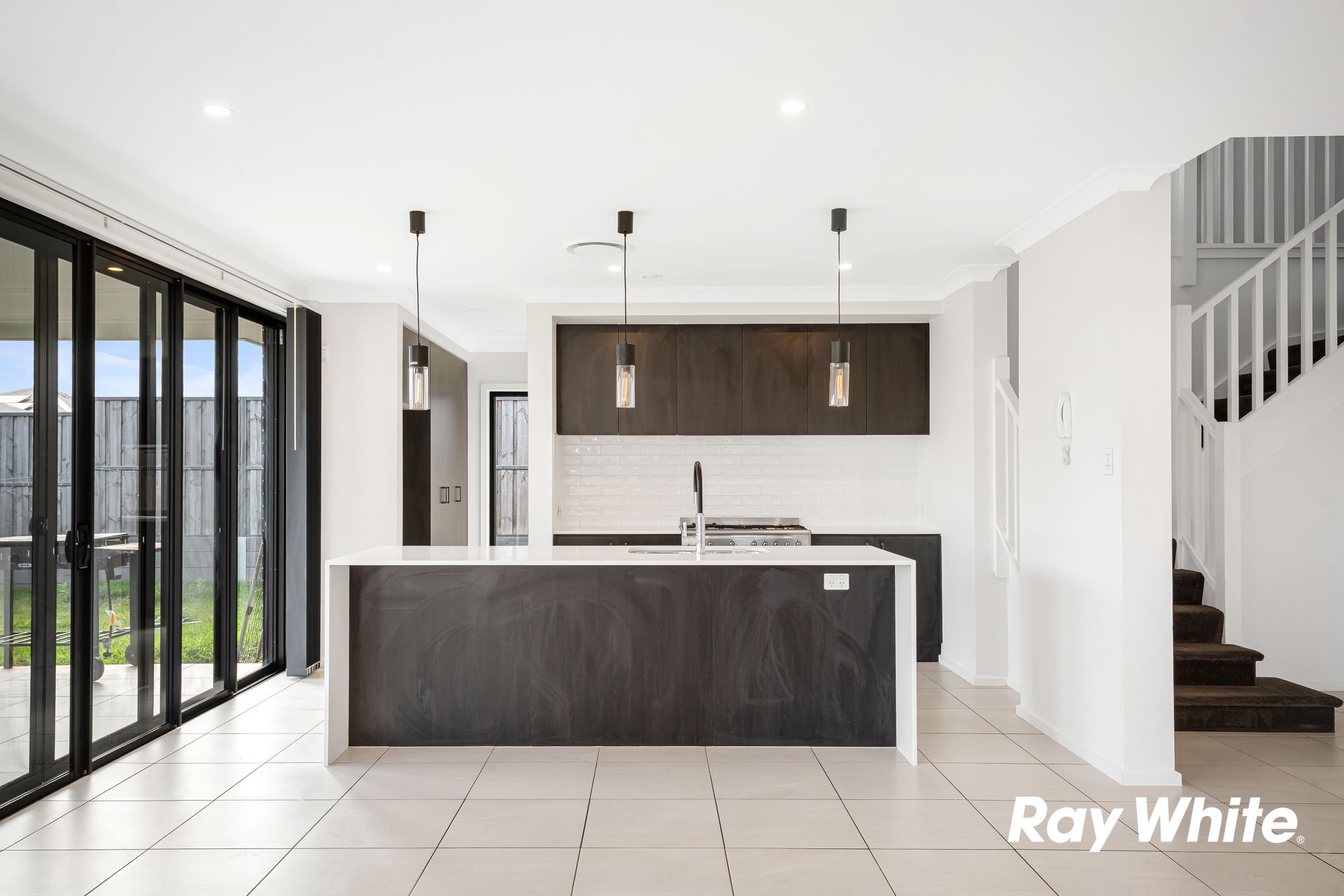 250 Commercial Road — photo 3 of 11