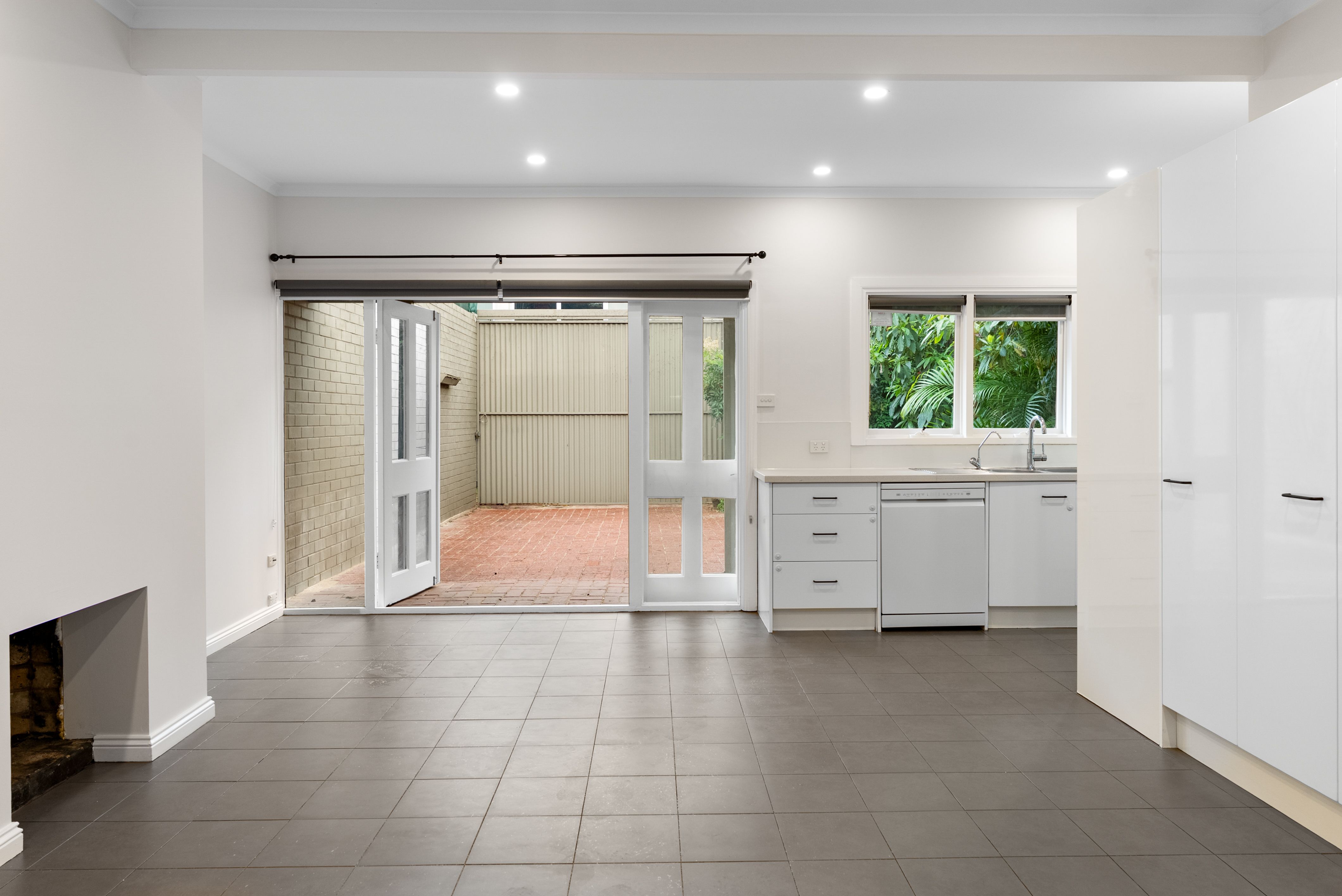 15 Russell Street — photo 4 of 10