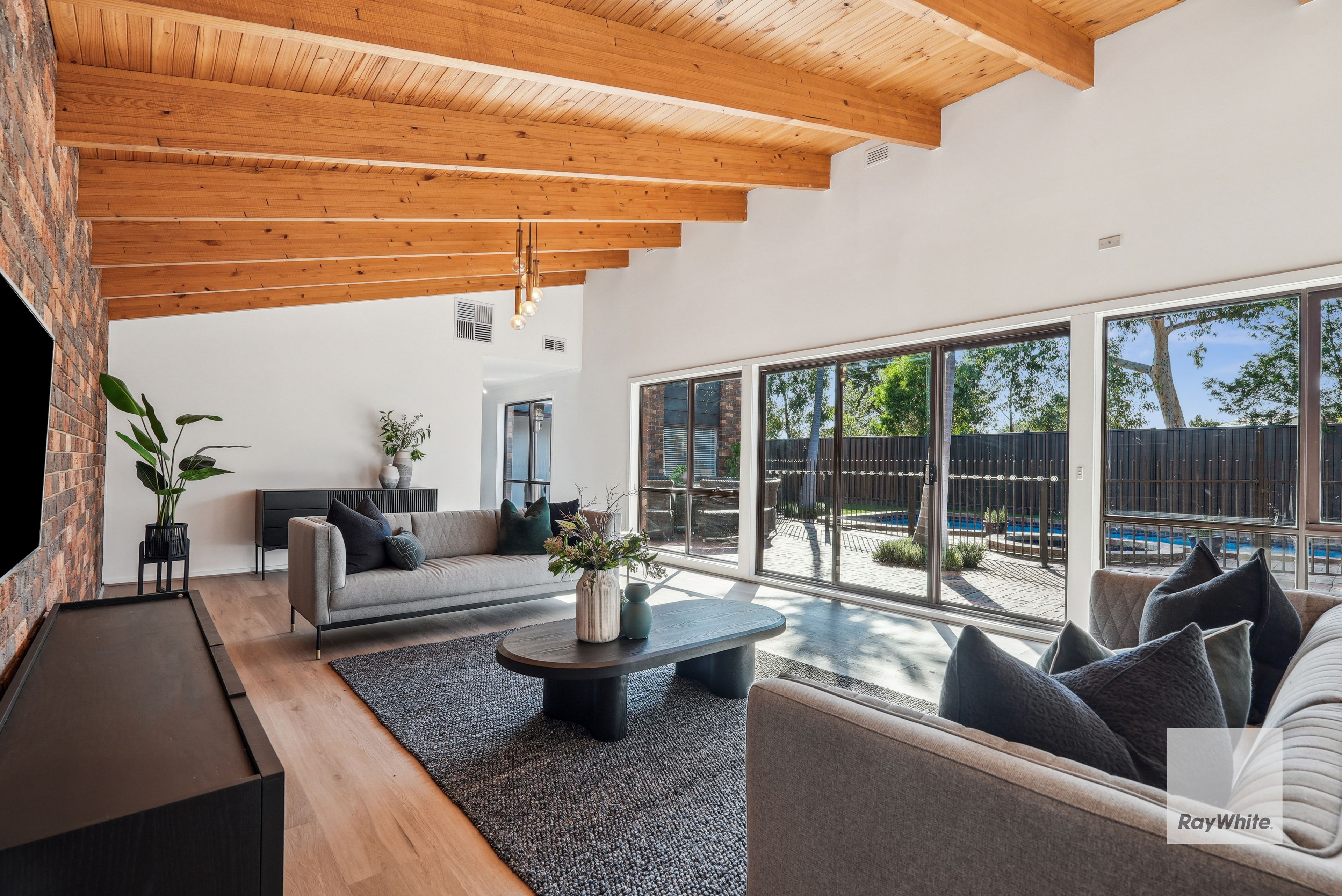 8 Mungana Court, Taylors Lakes, VIC 3038