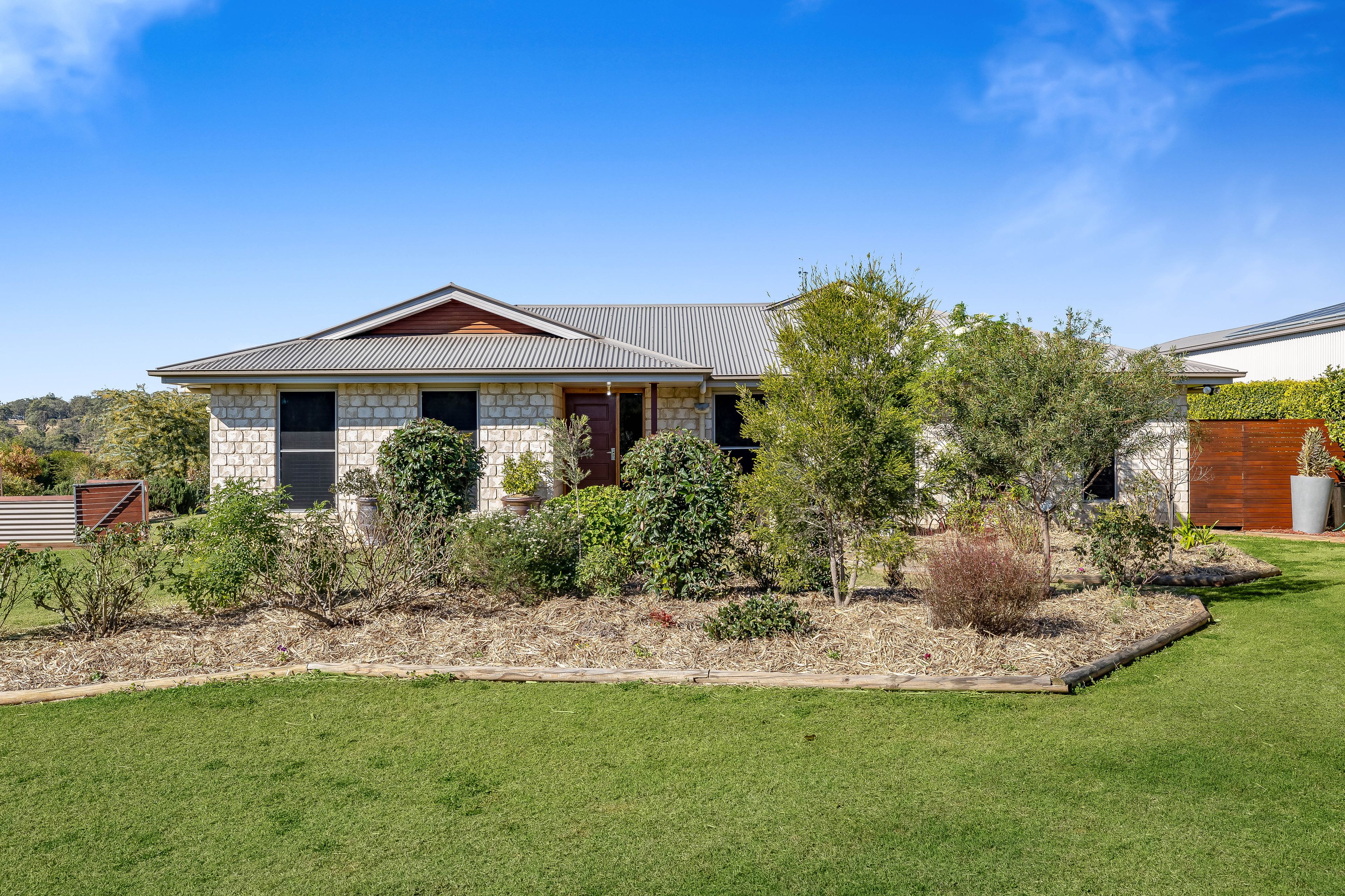 6 Parkview Place, Meringandan West, QLD 4352