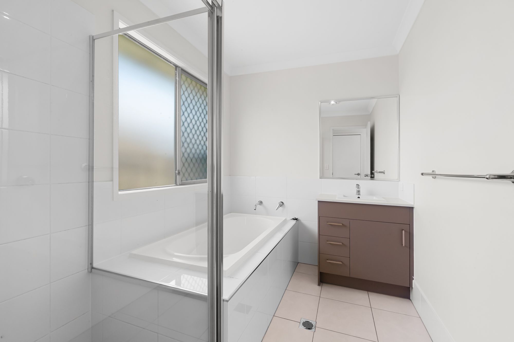 48 Cahill Crescent — photo 12 of 19
